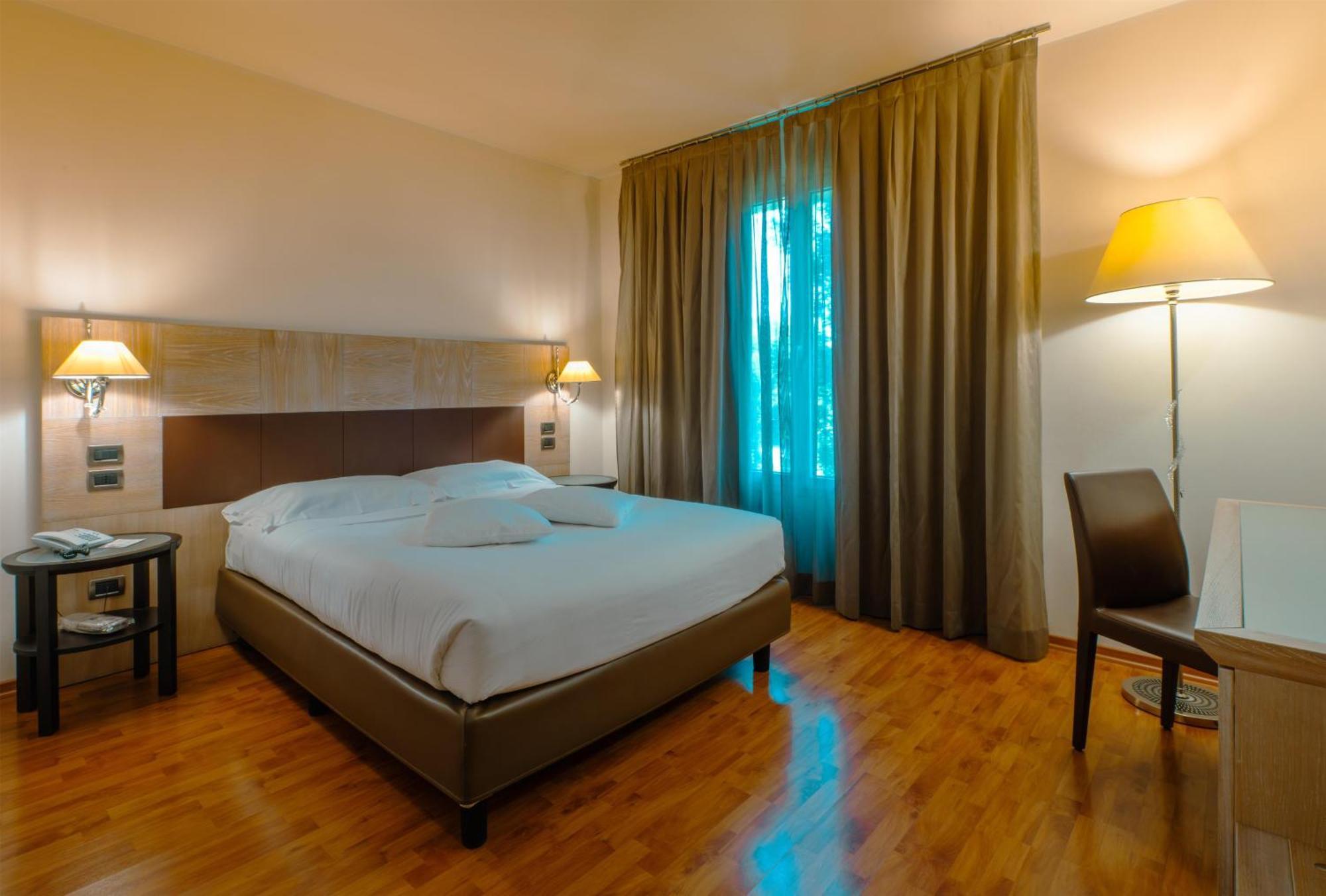Junior Queen Suite Balcony Spa Bath Non-Smoking