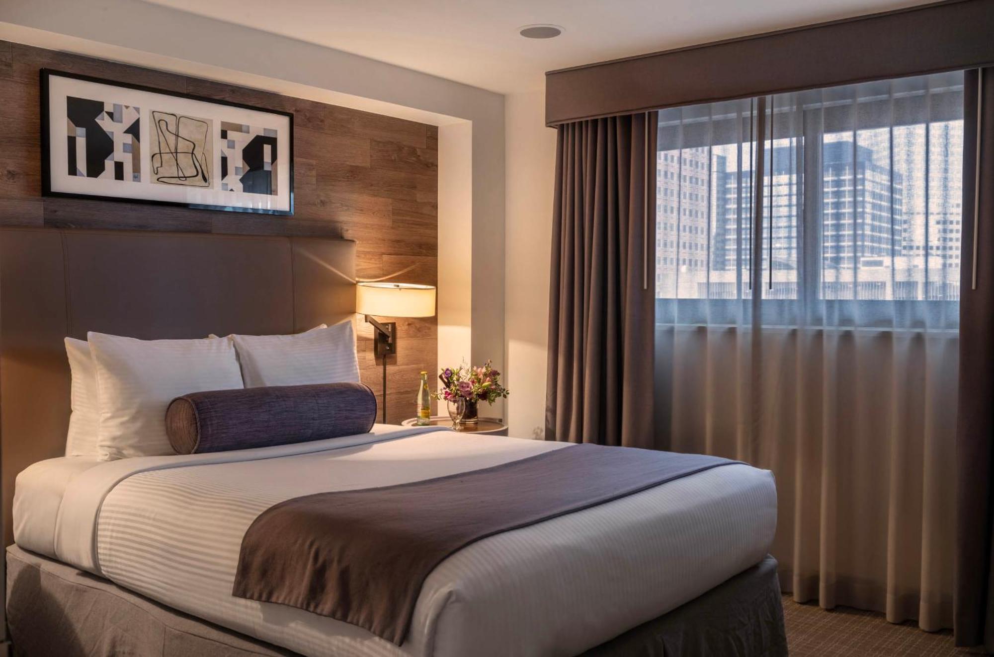 Suite Premier con cama extragrande y balcón