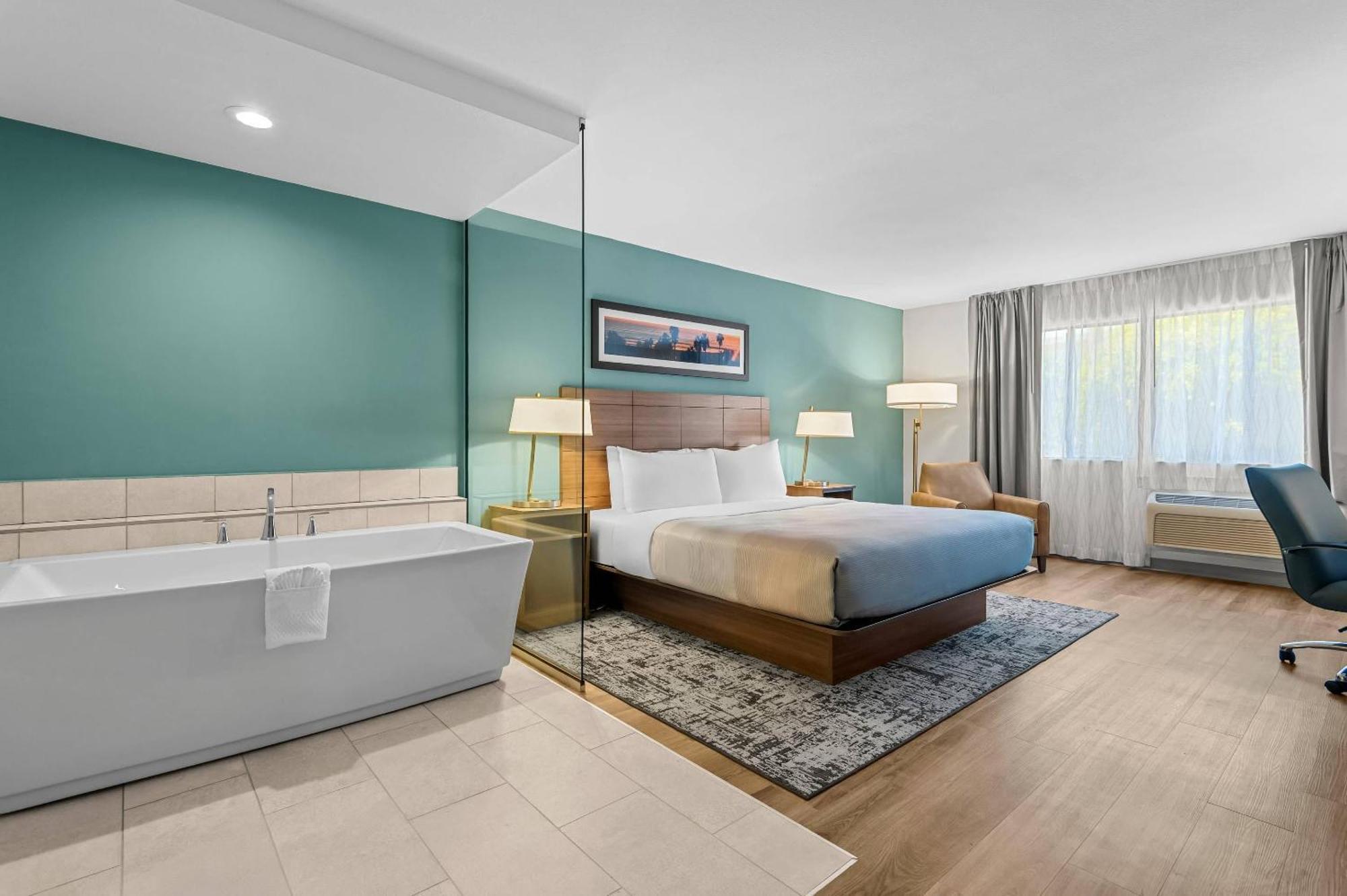 King Suite with Spa Bath - Non-Smoking