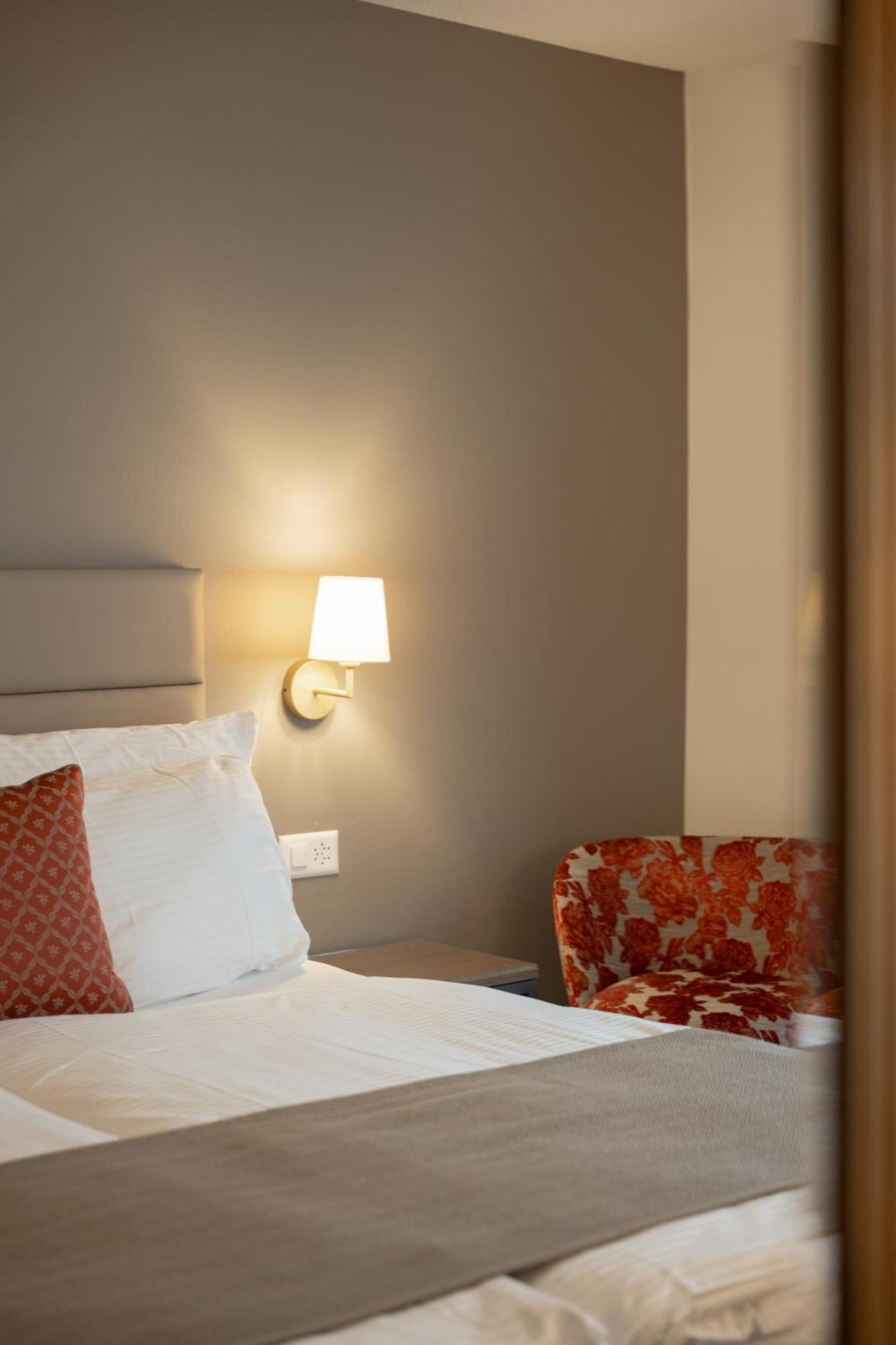 Double room facing the Chapel Bridge 16m2