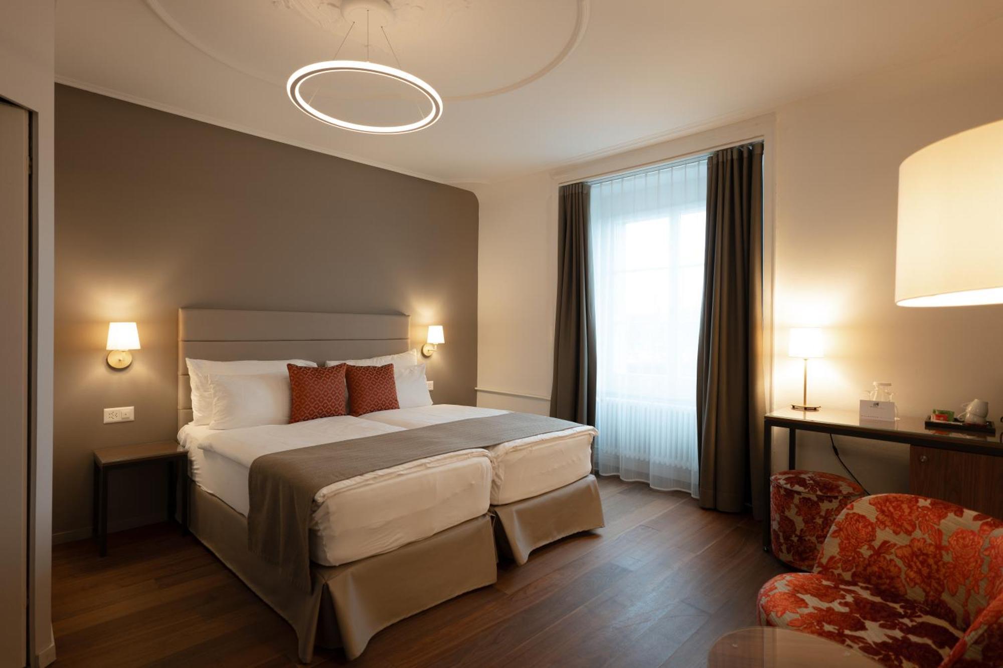 Double room facing the Chapel Bridge 16m2
