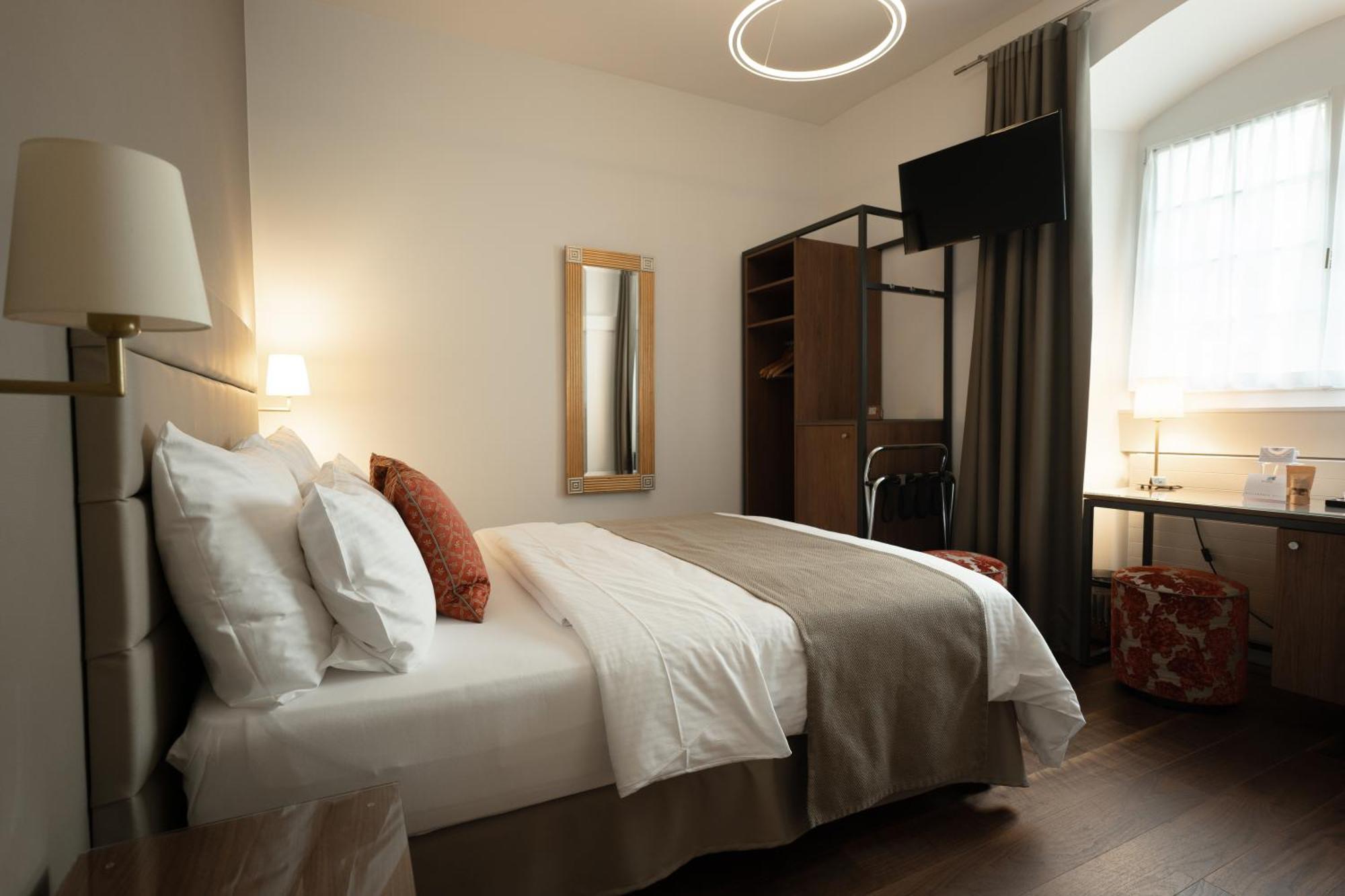 Double room city side 12m2