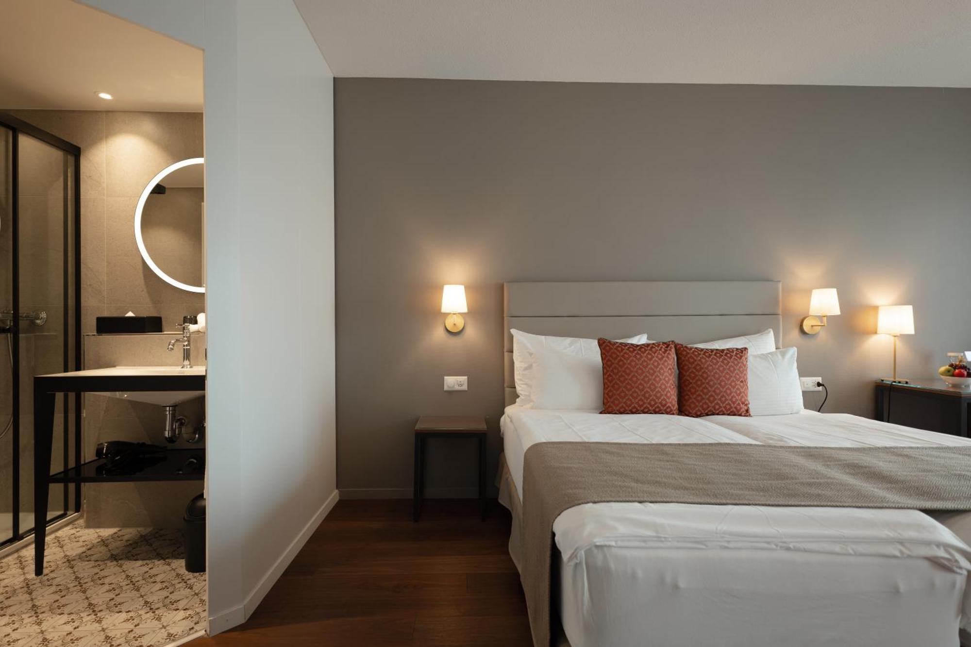 Double room facing the Chapel Bridge 16m2