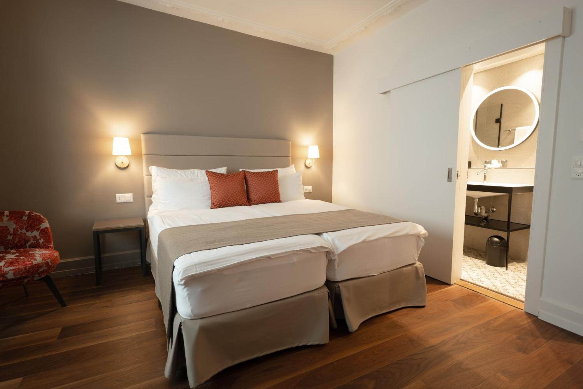 Double room facing the Chapel Bridge 16m2