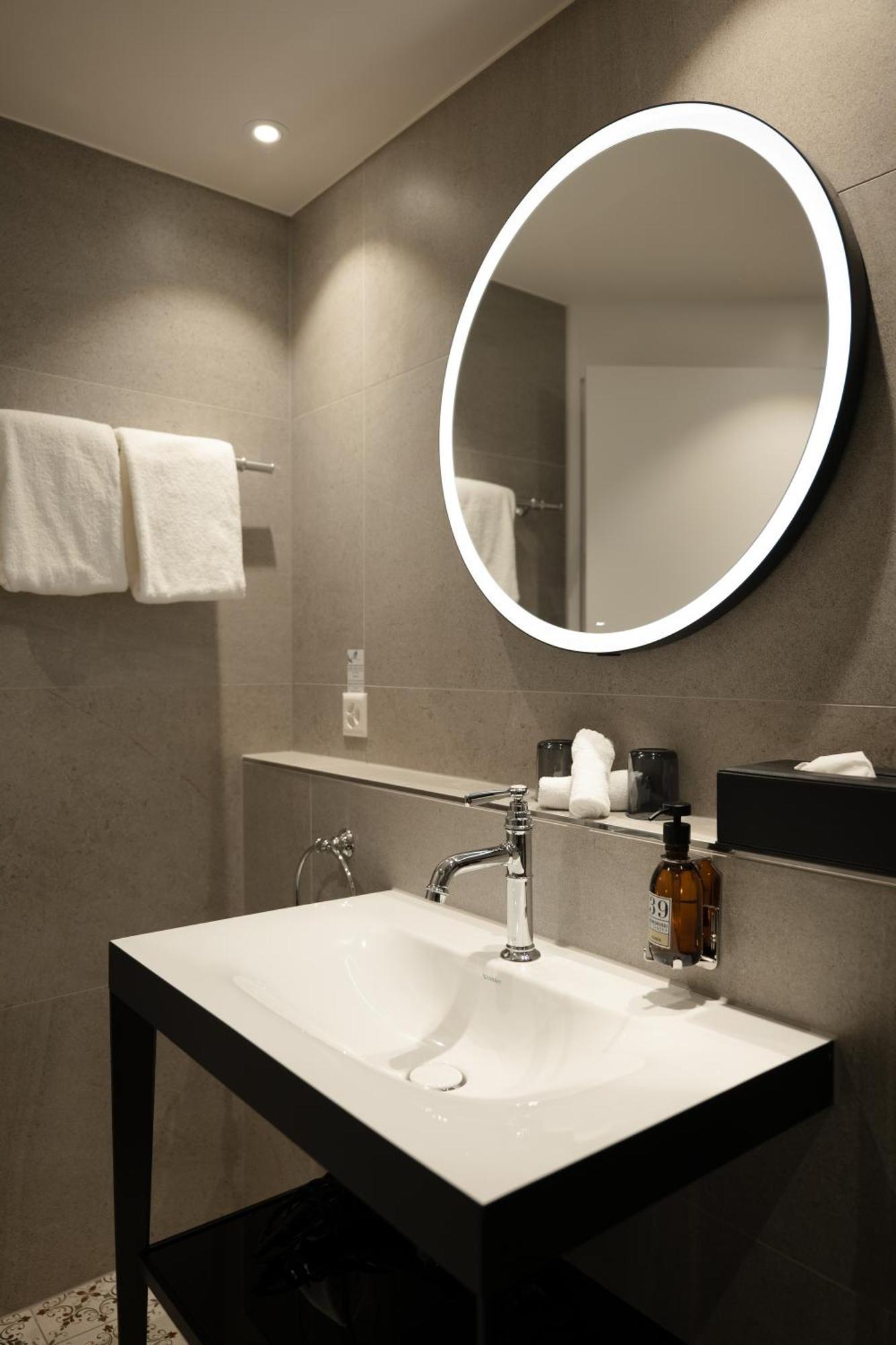Double room city side 10m2