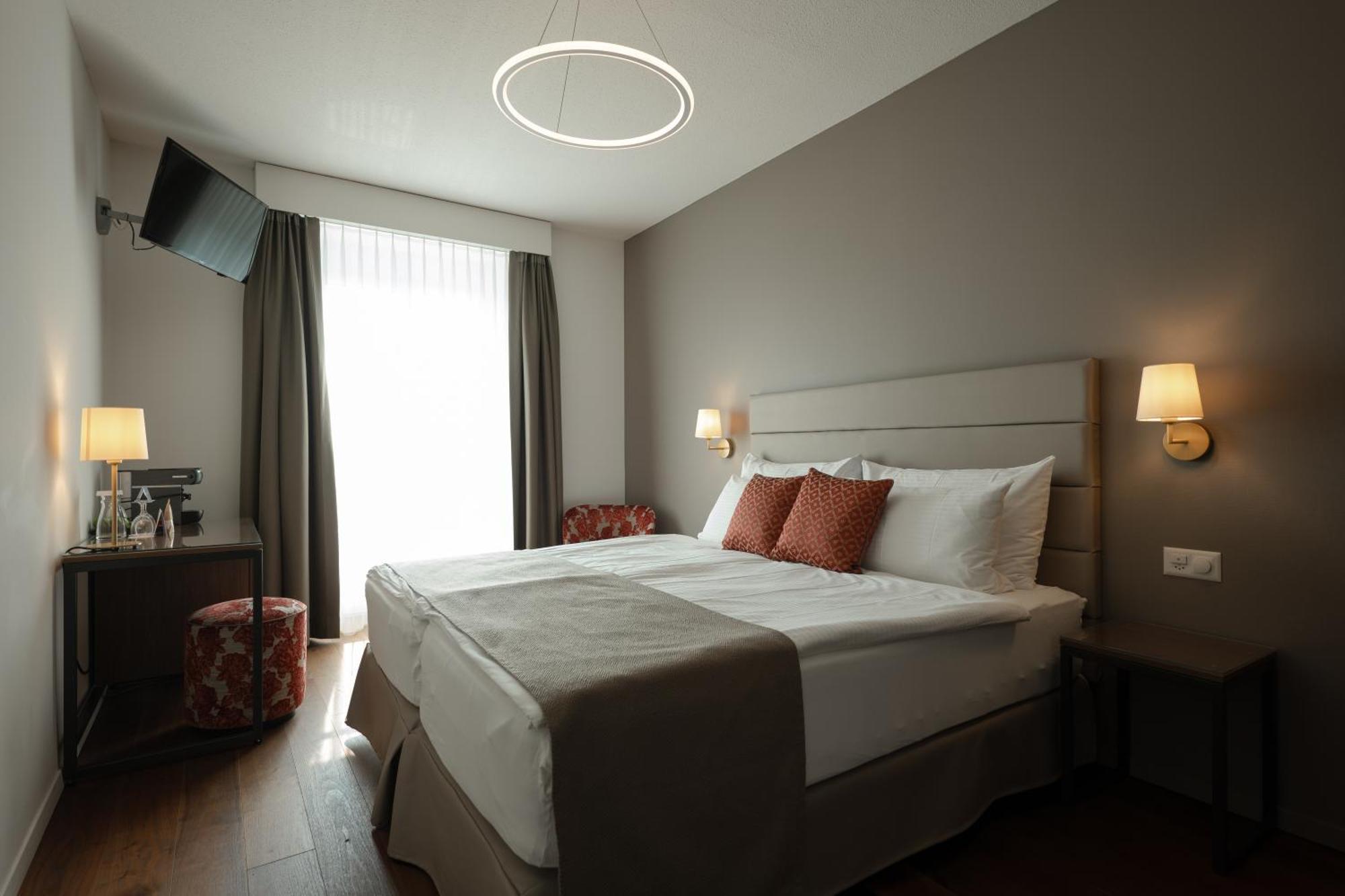 Double room facing the Chapel Bridge 16m2