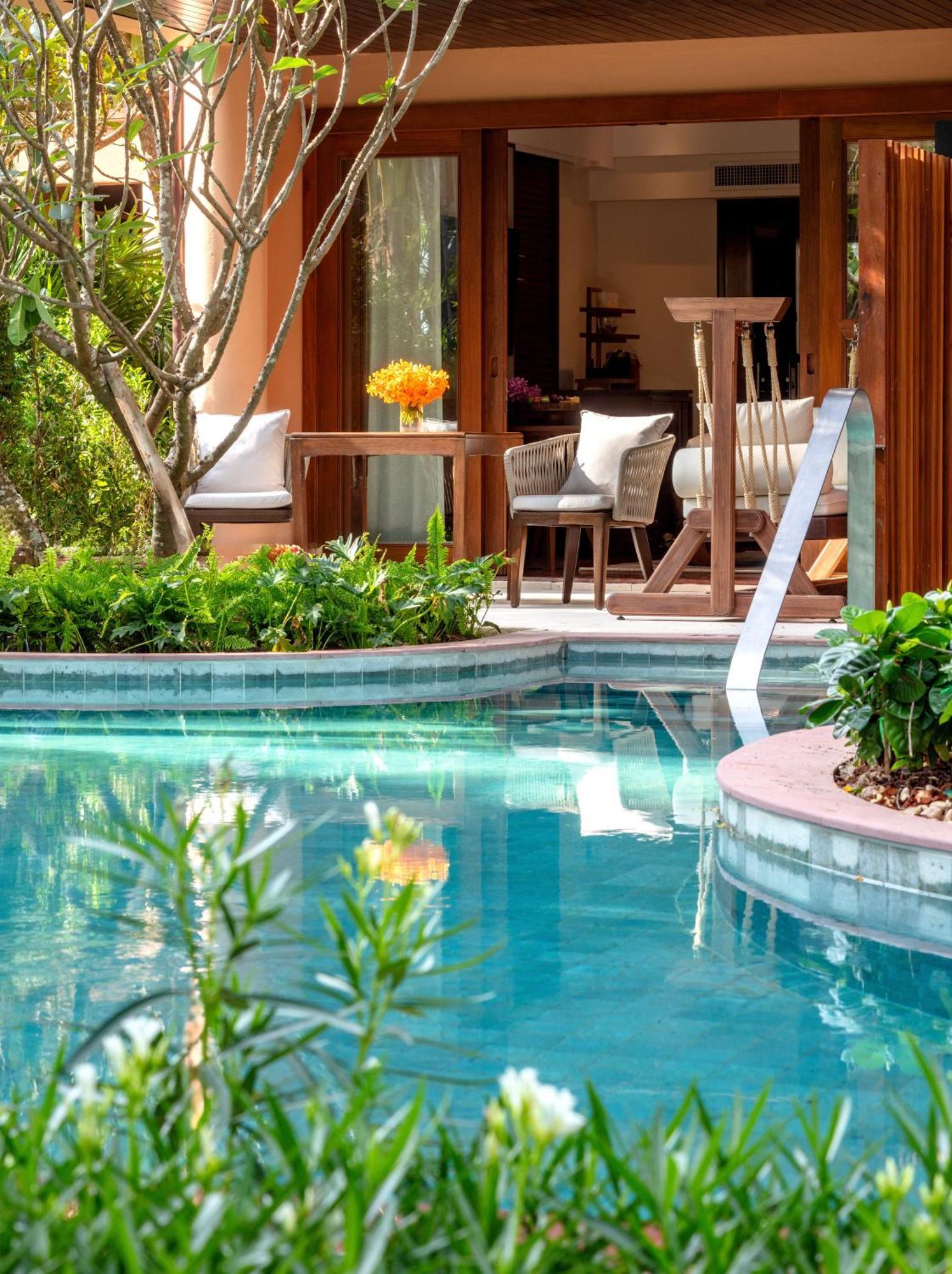 Deluxe Pool Access Room