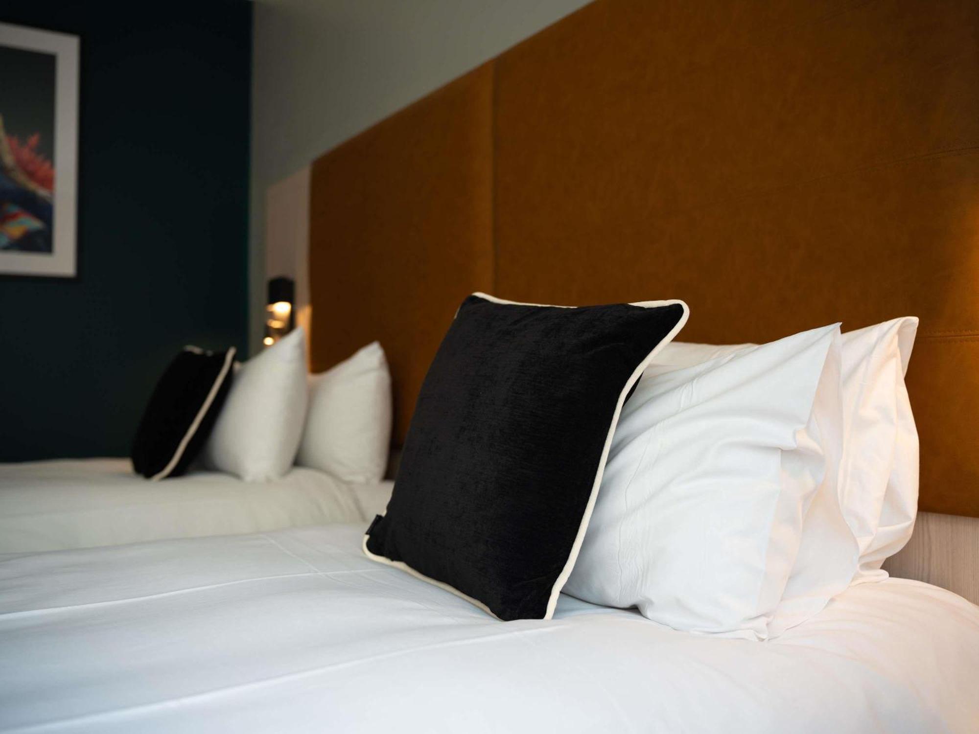 Superior Twin Room City Side