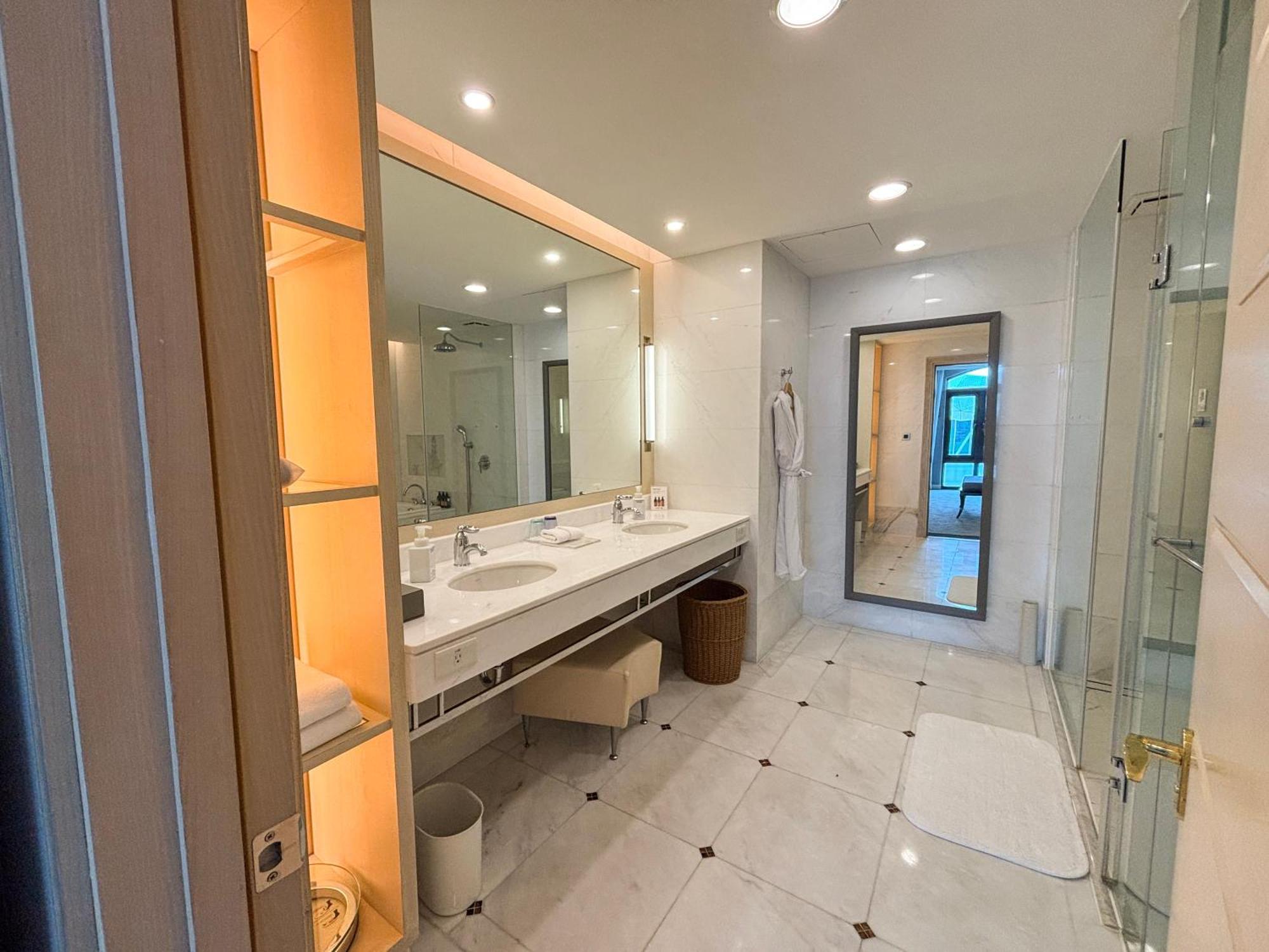 Luxury Suite