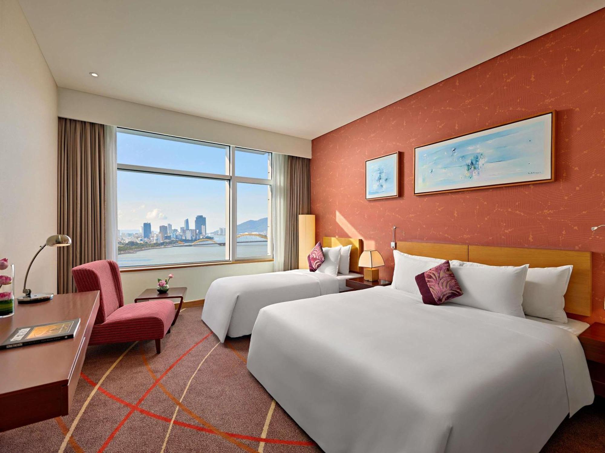 Deluxe Twin Room - High Floor with Privilege Lounge access