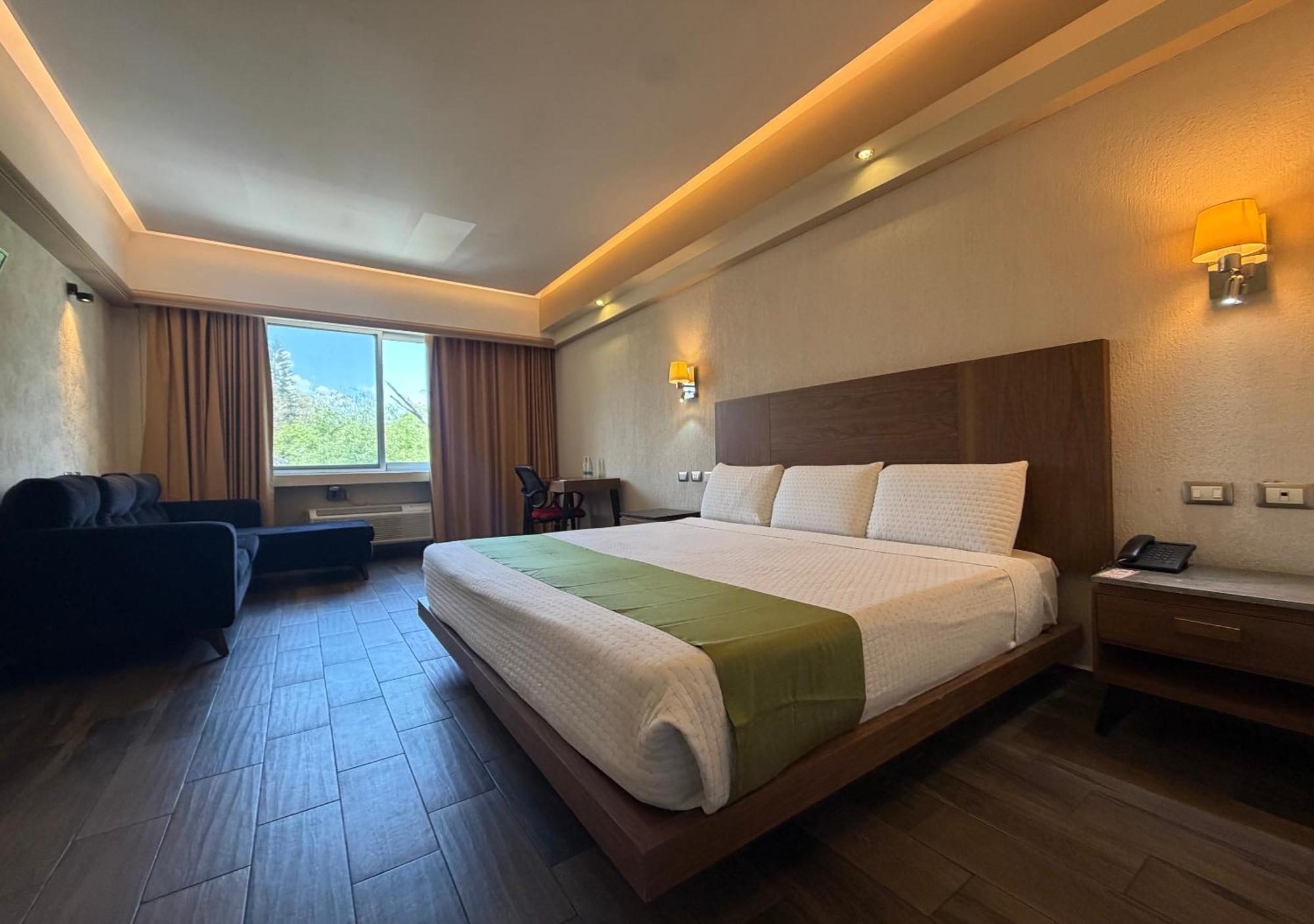 Superior King Room