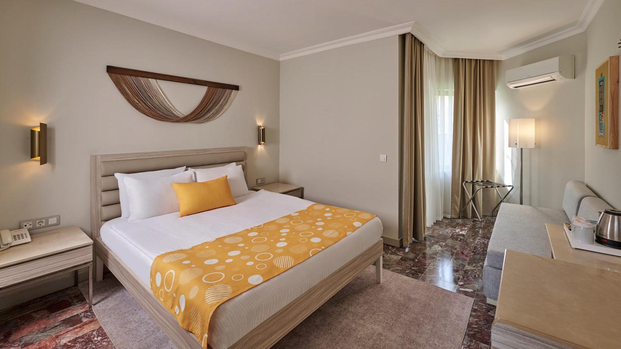 Standard Double or Twin Room,1770502628:JPEG