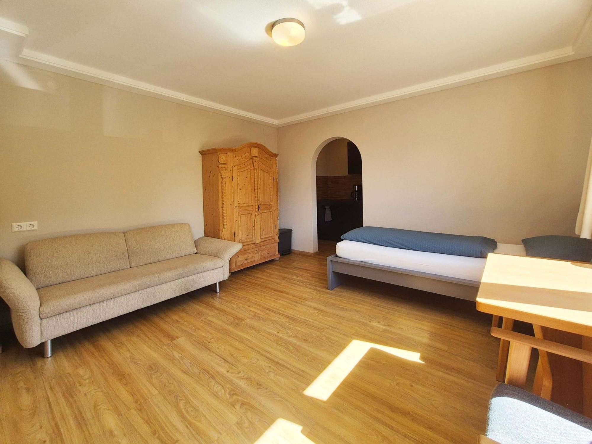 Einzelzimmer mit Balkon
