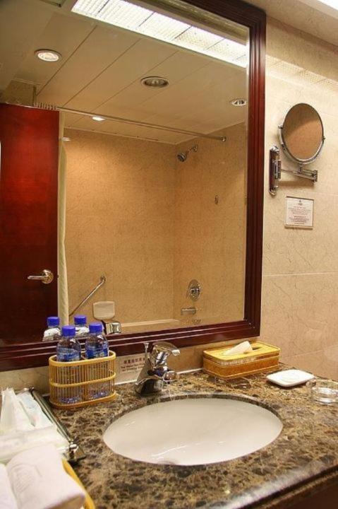 Business Deluxe Room (Stress-Relief Mattress+Mini-Fridge+Umbrella)