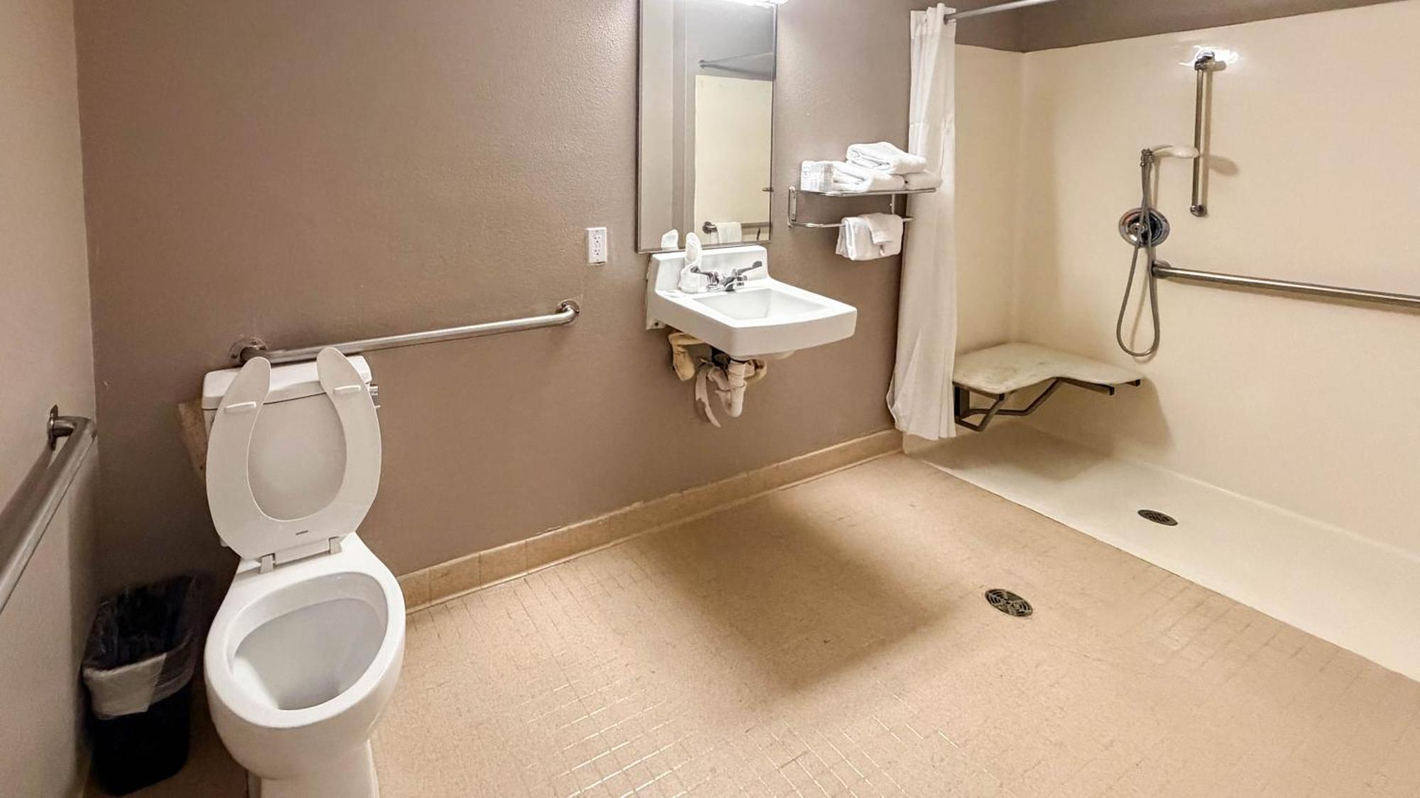 Queen Room - Disability Access