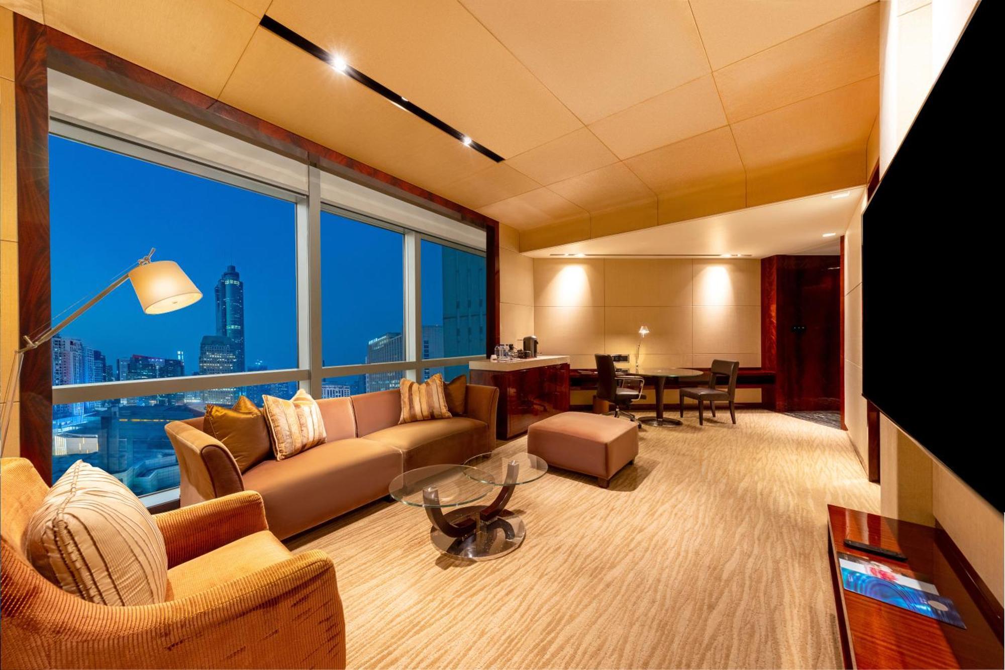 Grand King Suite