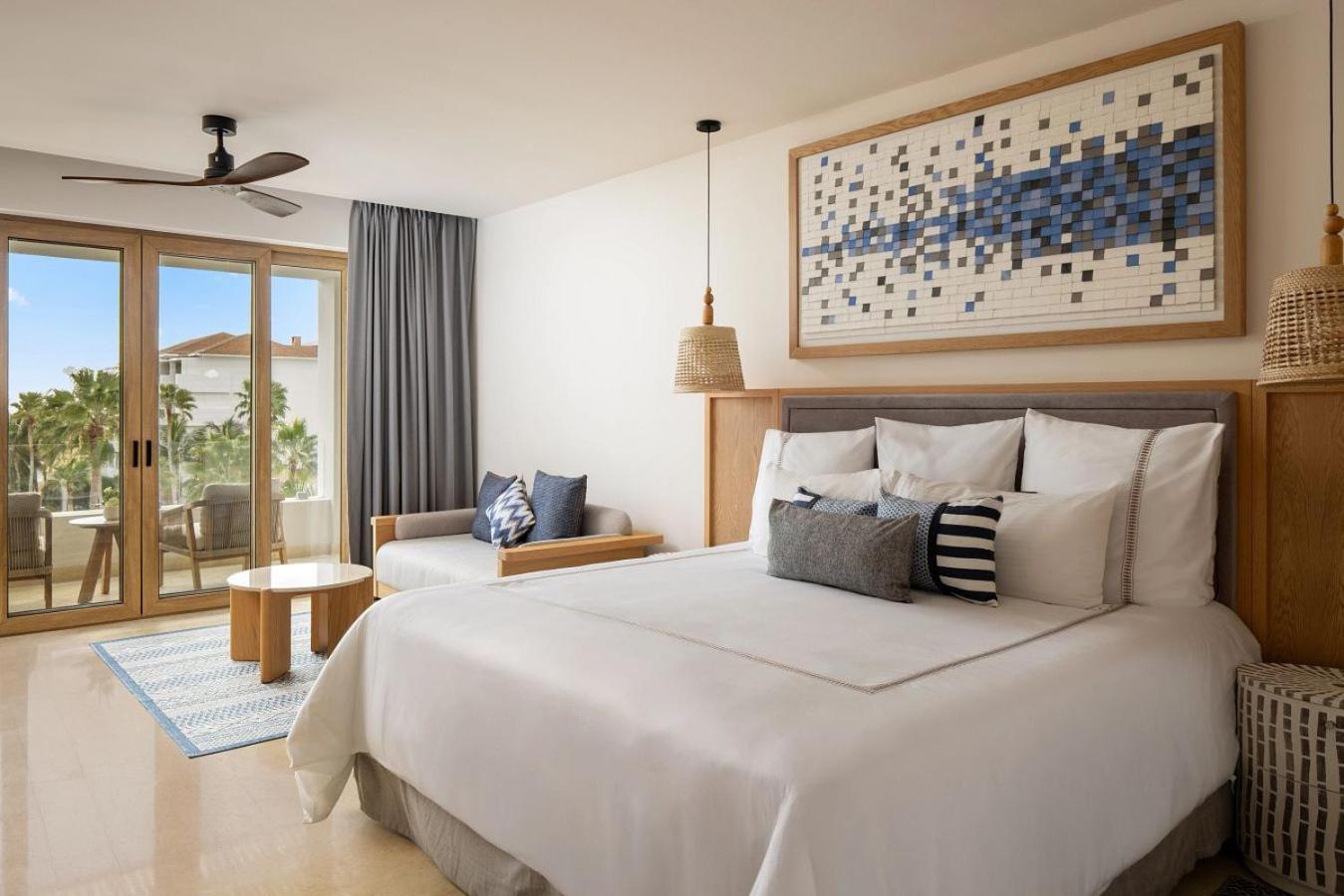 Junior Suite Partial Ocean View King Bed