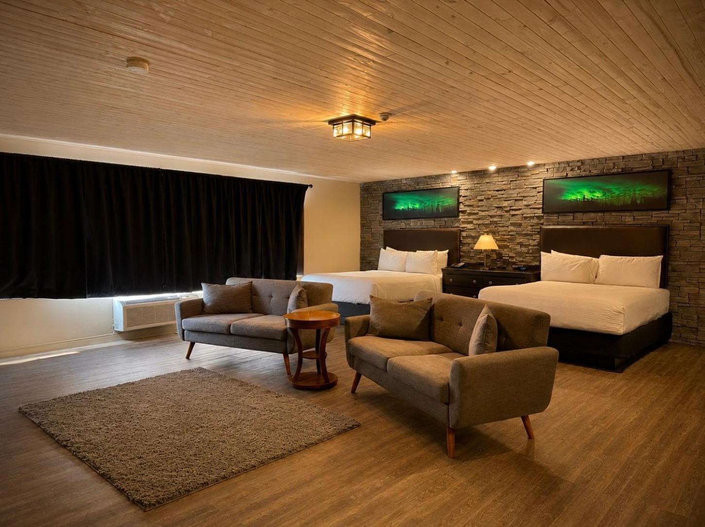 Quadruple Room with Two Queen Beds - Non Smoking