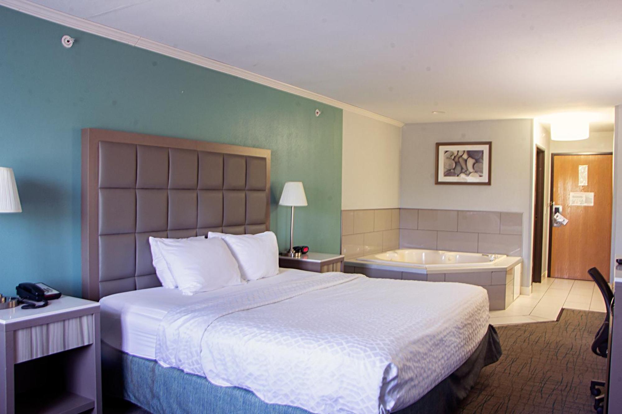 King Suite with Jetted Tub - Non-Smoking