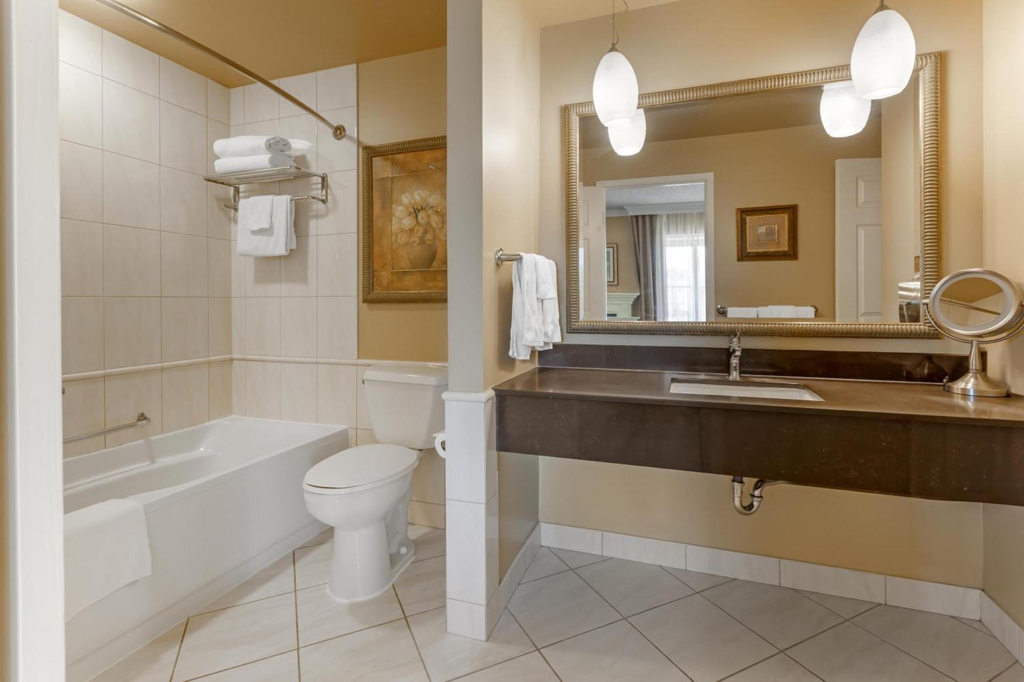 Queen Suite with Two Queen Beds and Sofa Bed - Non-Smoking