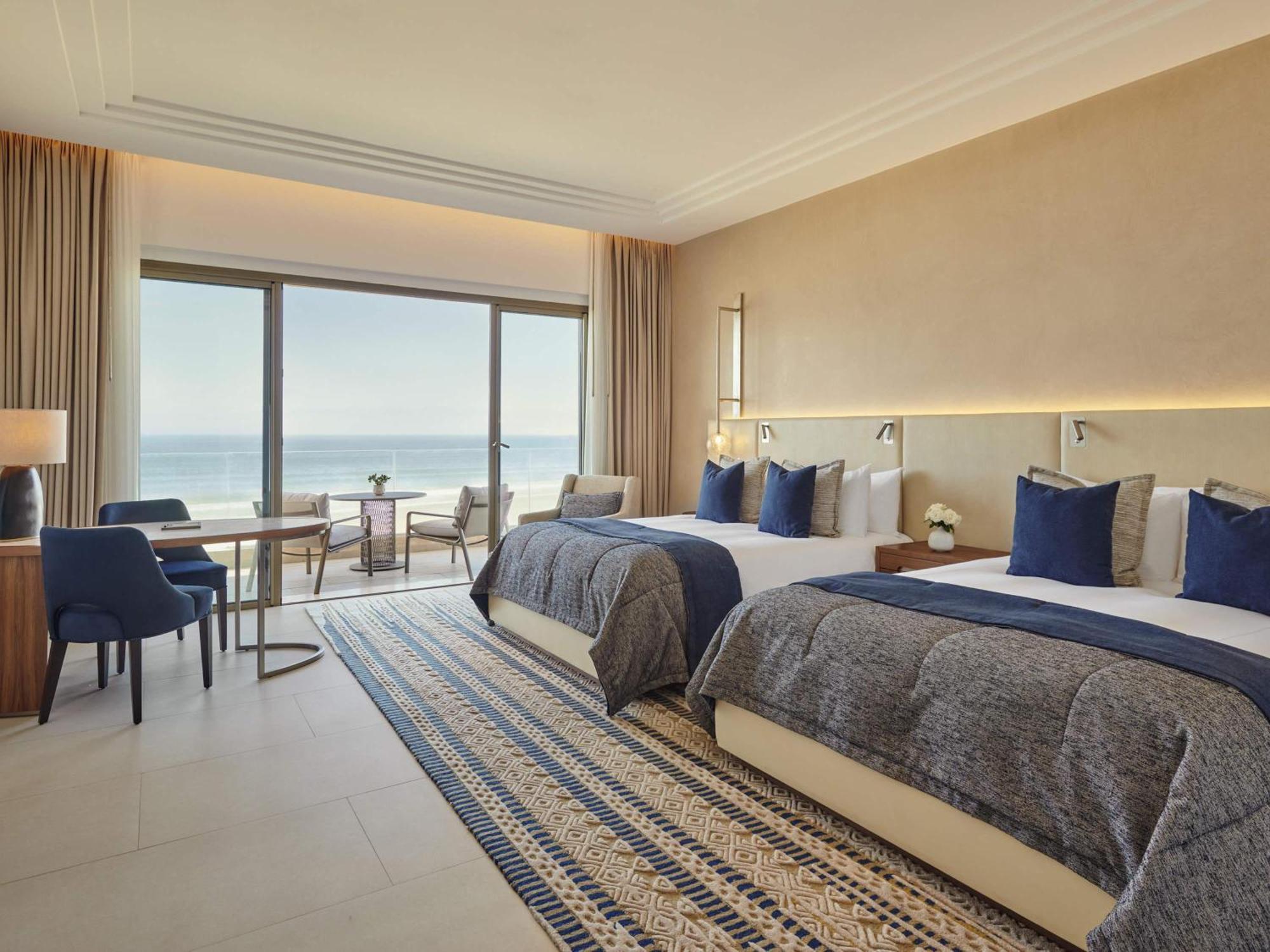 Deluxe Zimmer mit 2 Queensize-Betten und Meerblick