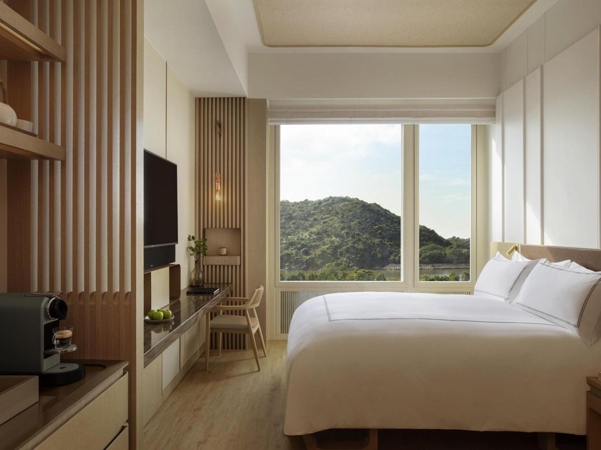 Classic Room 1 Queen Size Bed Urban Oasis view
