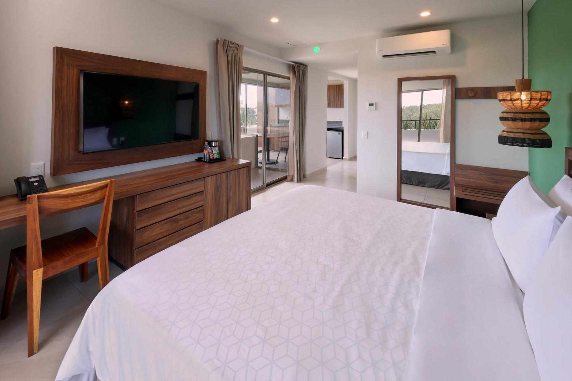 One-Bedroom Suite Jungle View