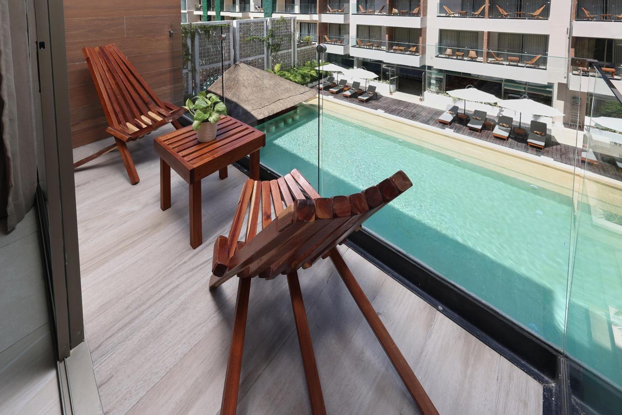 Standard Queen Room Pool View