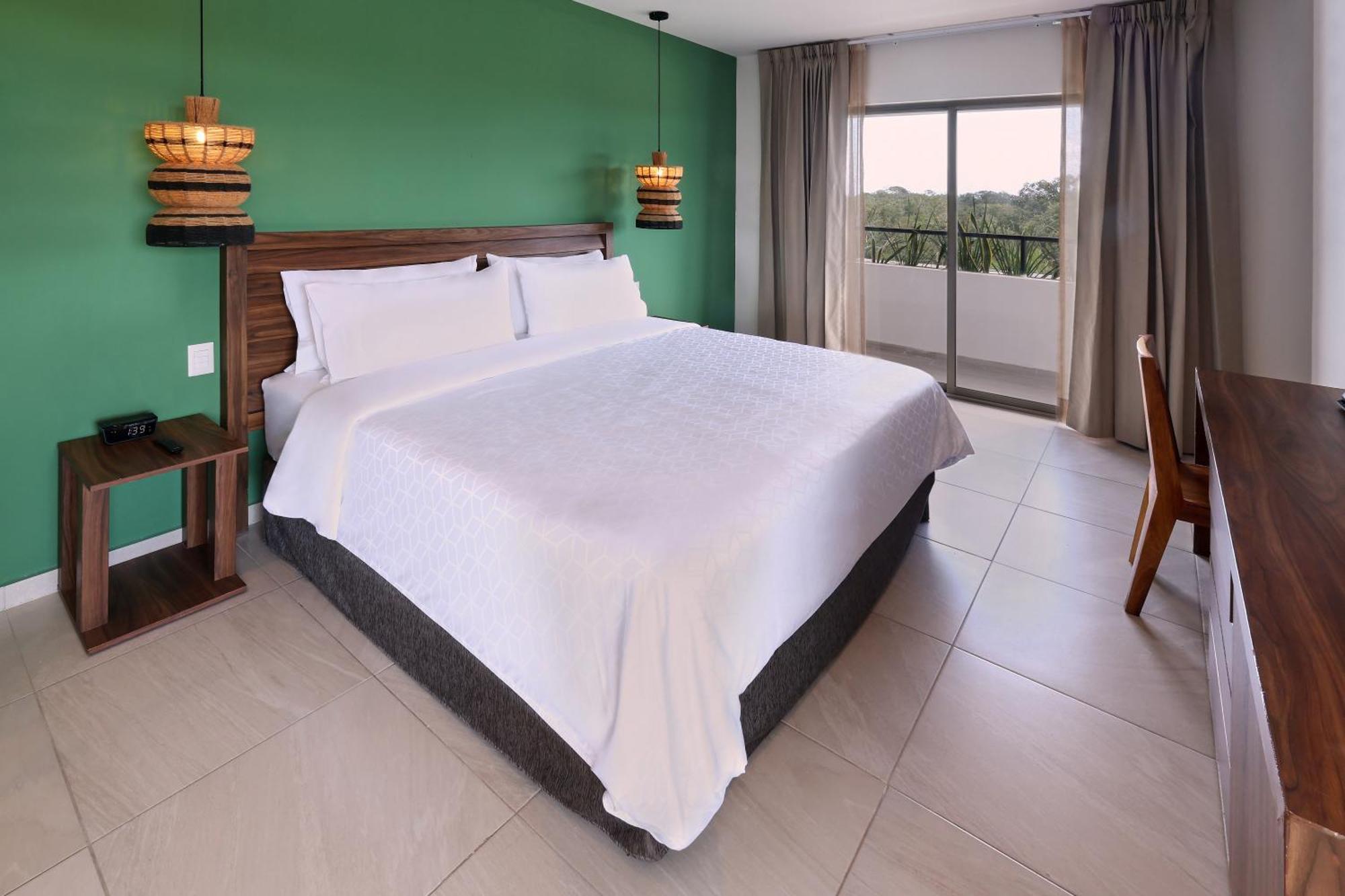 Standard King Room Jungle View
