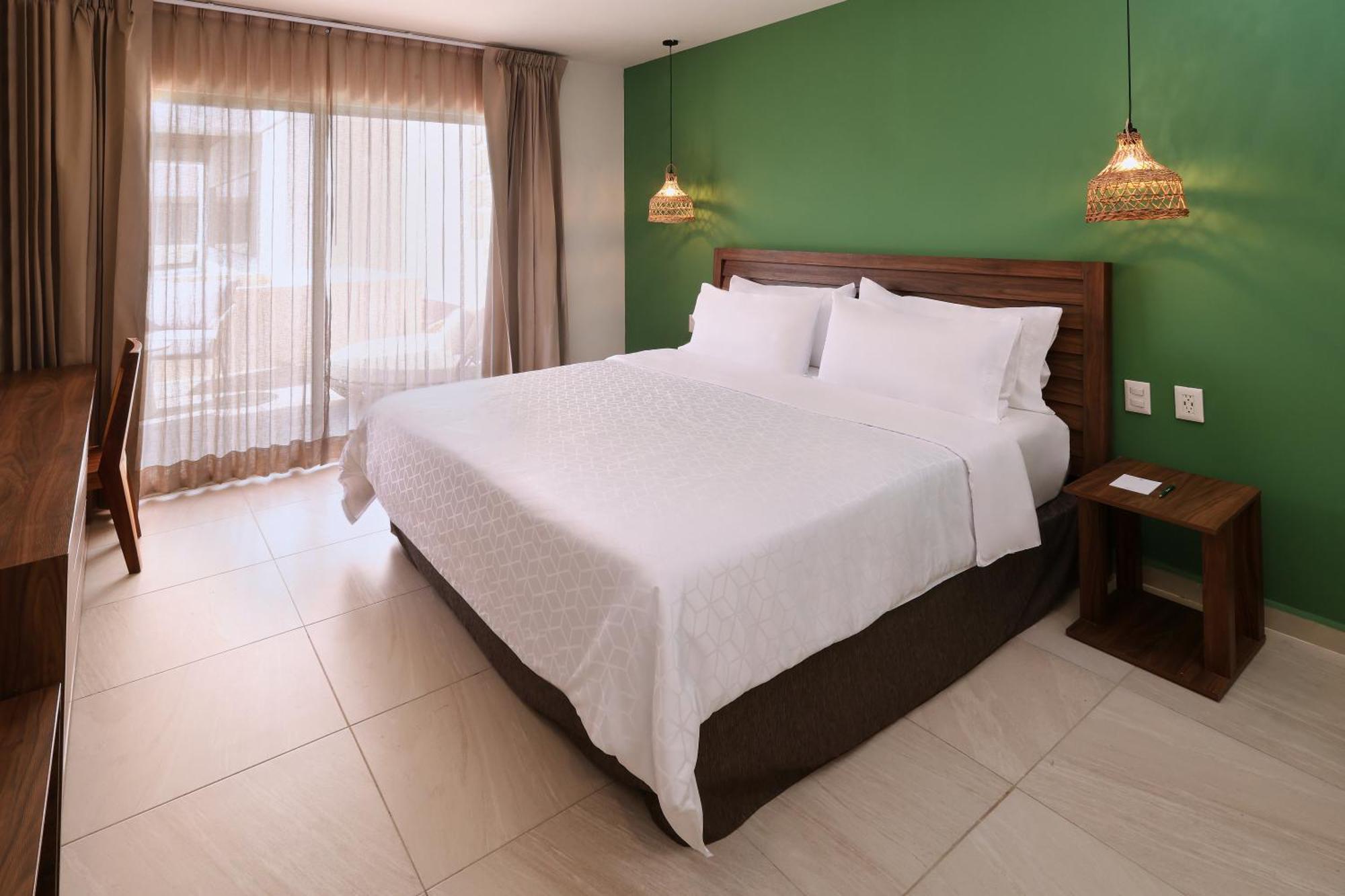 One-Bedroom Suite Jungle View