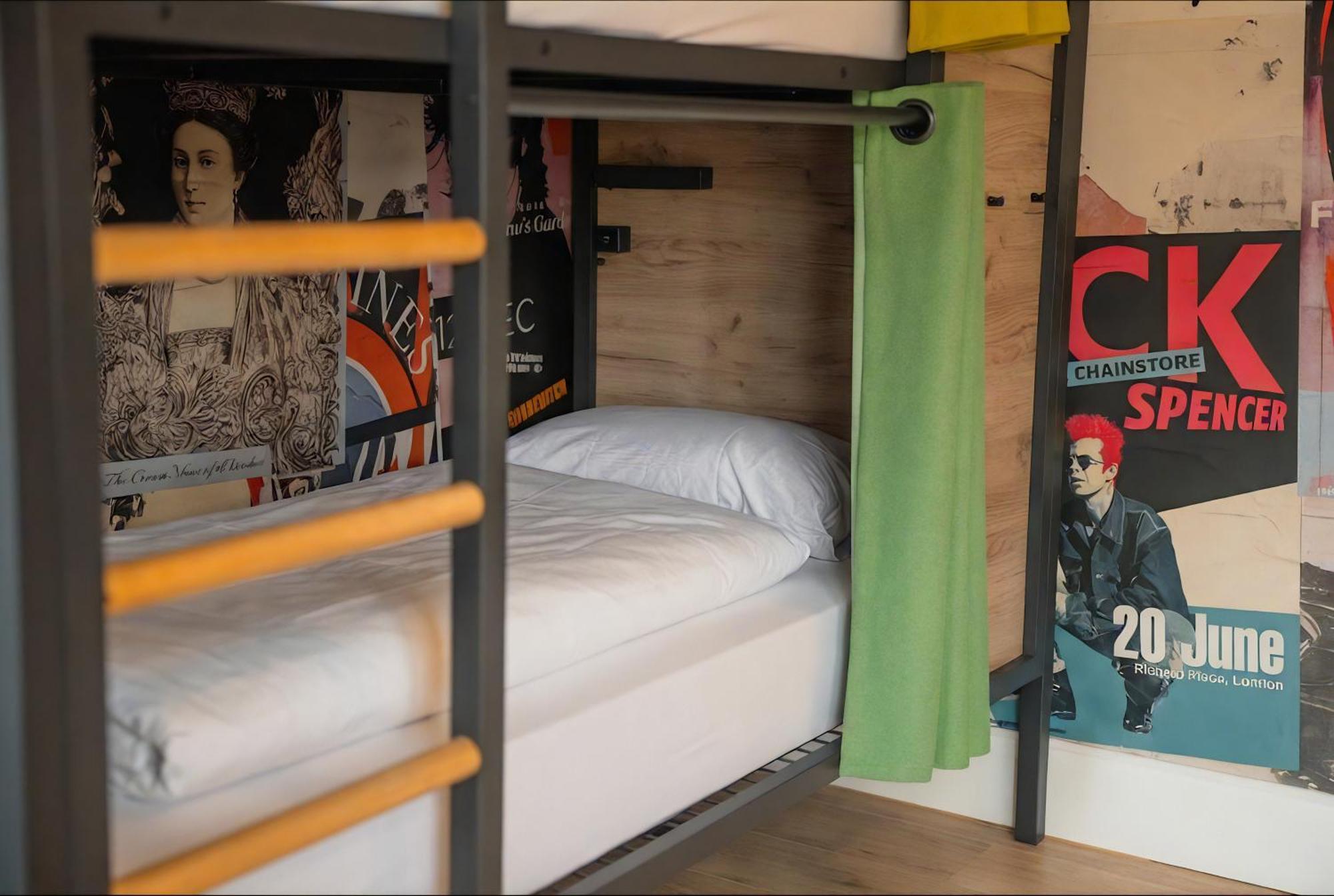 Bed in een Slaapzaal met 6 Bedden