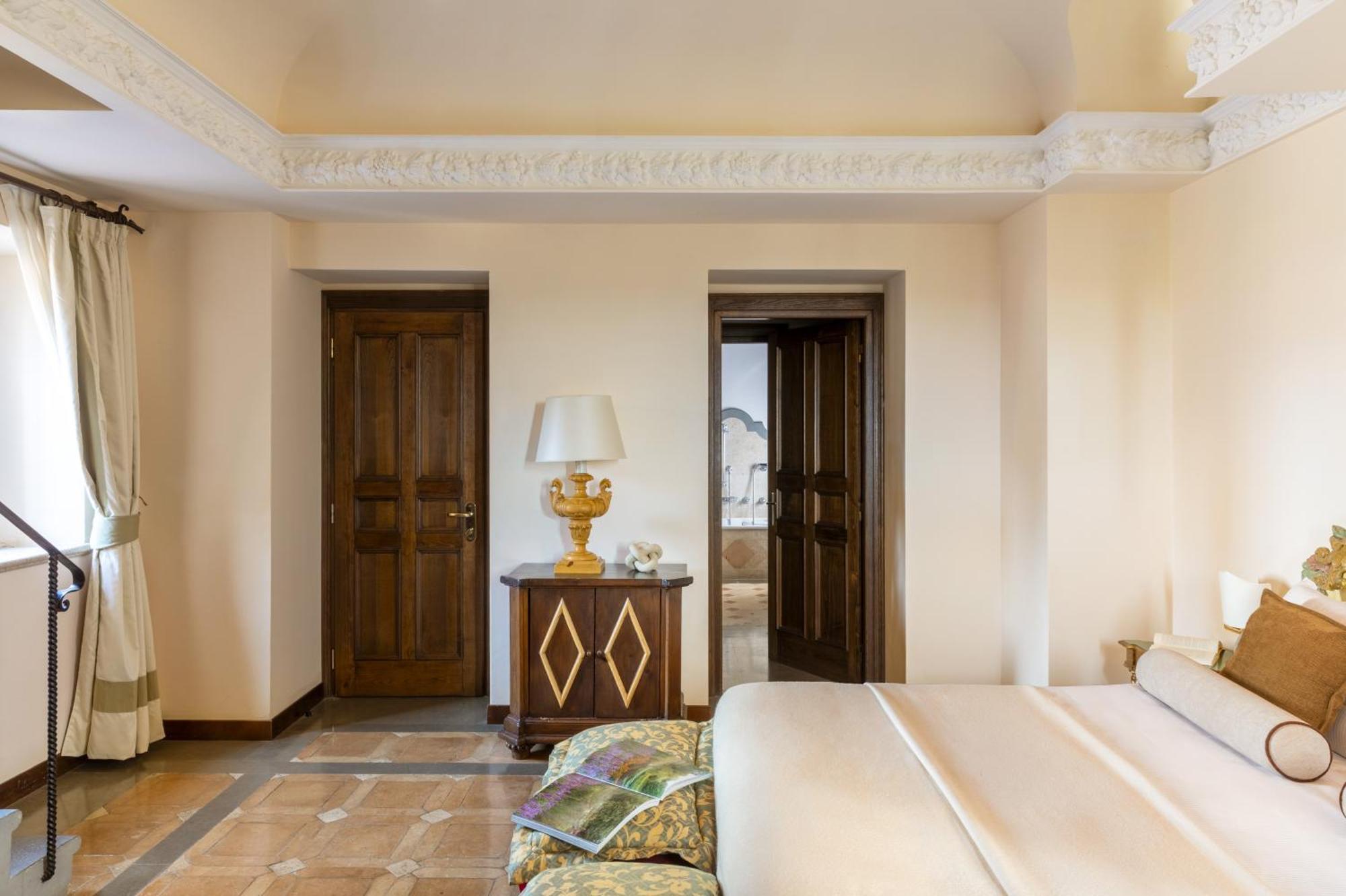 Master Suite - Tour