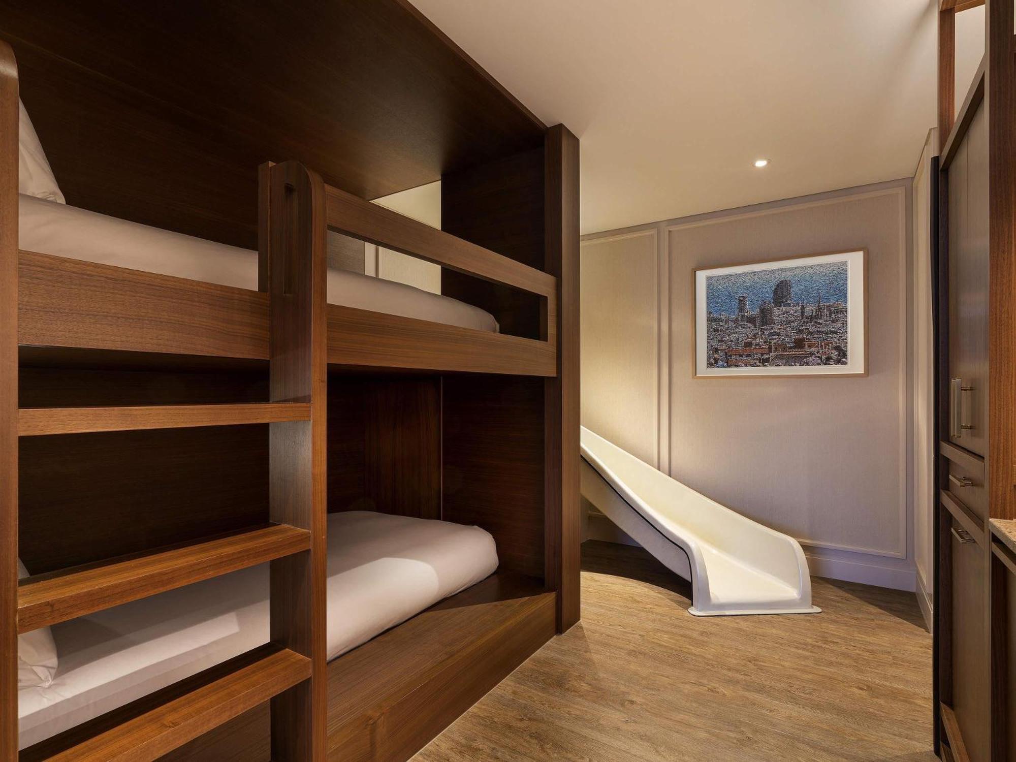 Family Room King Bunk Bed,1771537088:JPEG