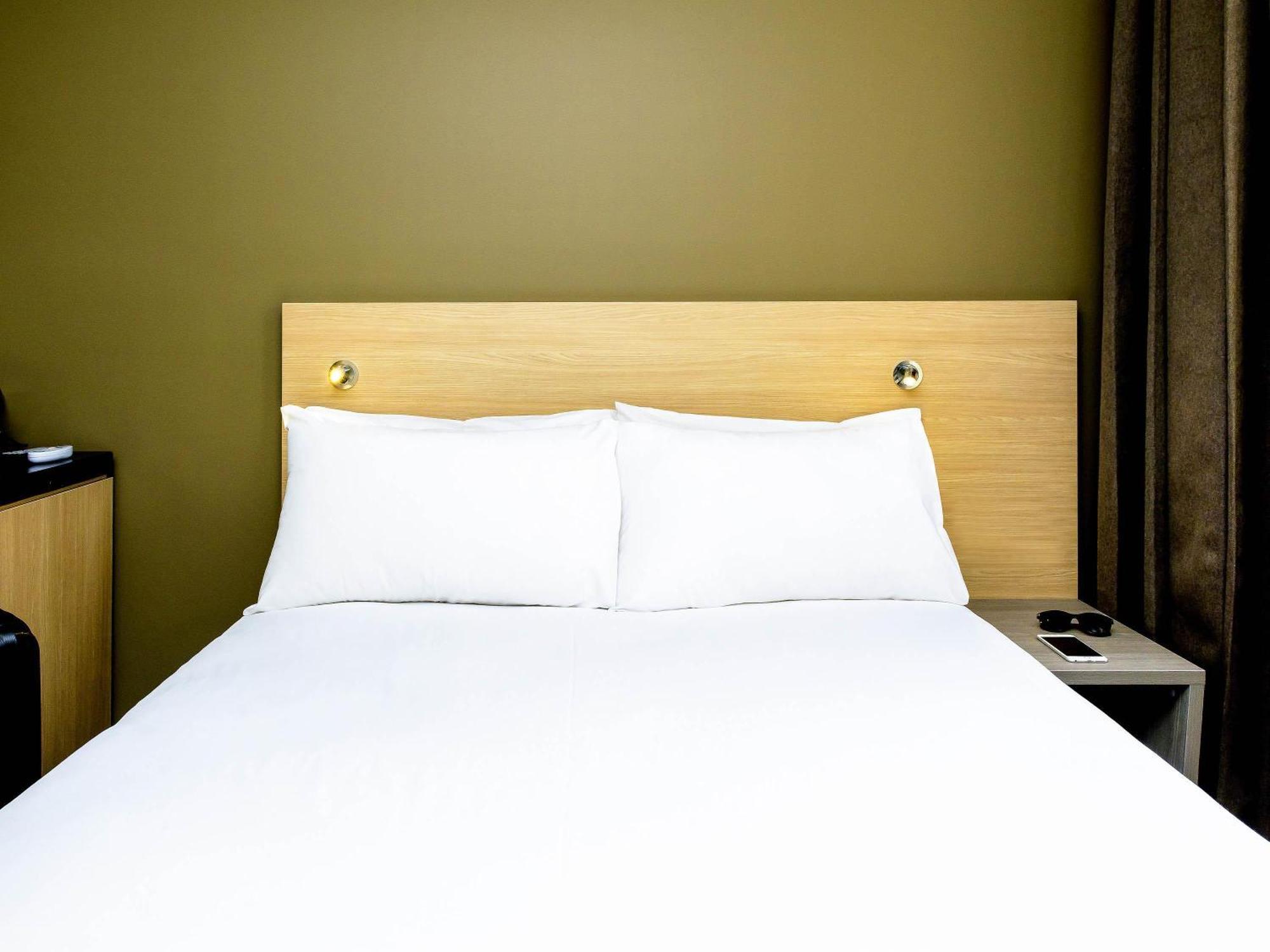 Standard Queen Room