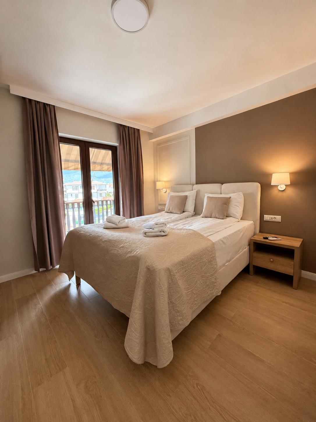 One-Bedroom Apartment with Balcony and City View