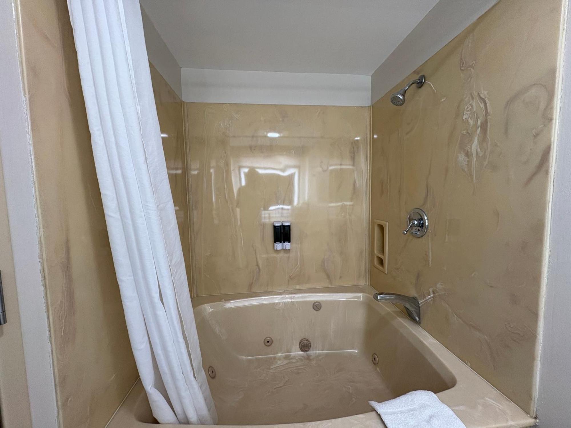 King Room Spa Bath