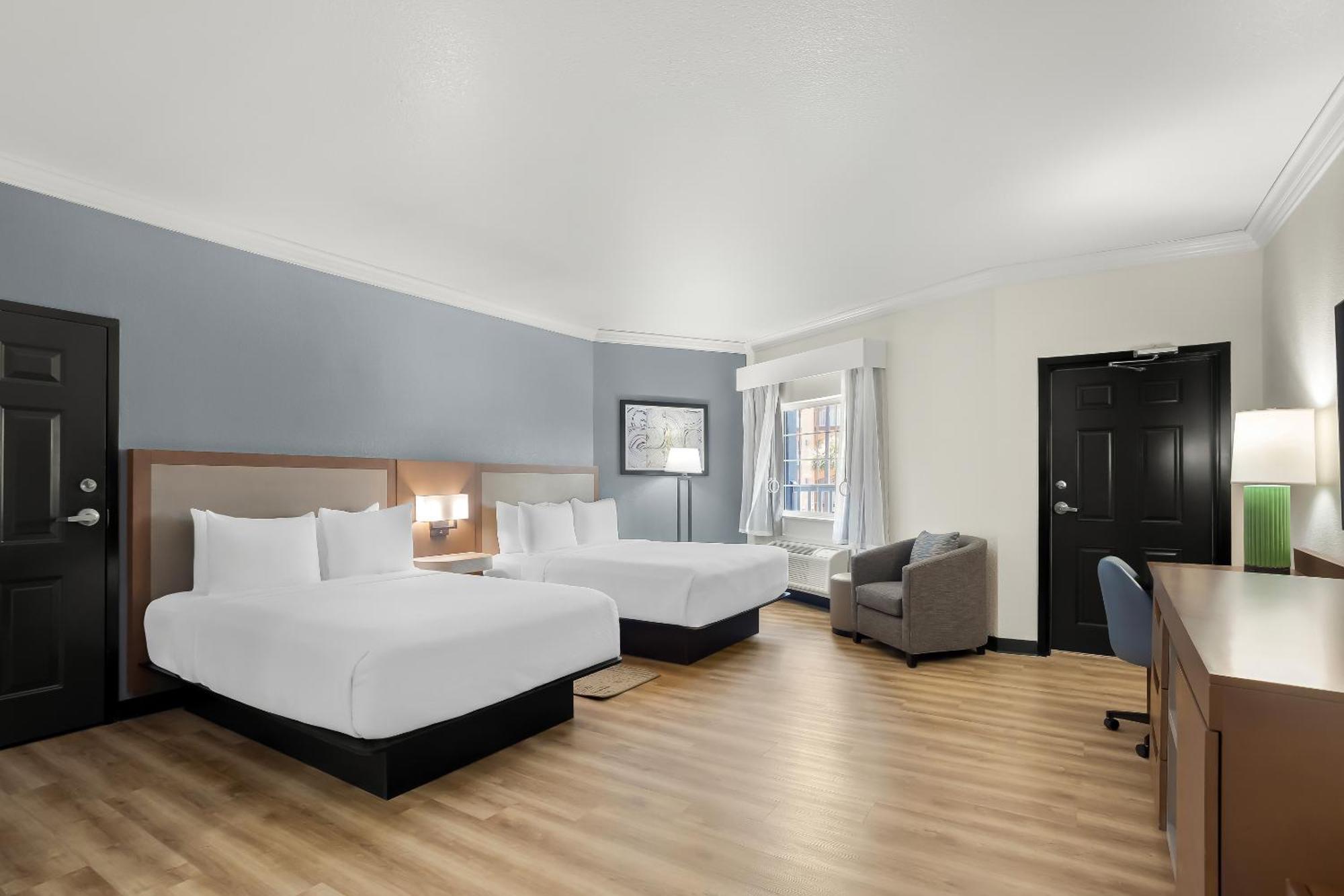 Kamer met 2 Queensize Bedden en Uitzicht op de Oceaan