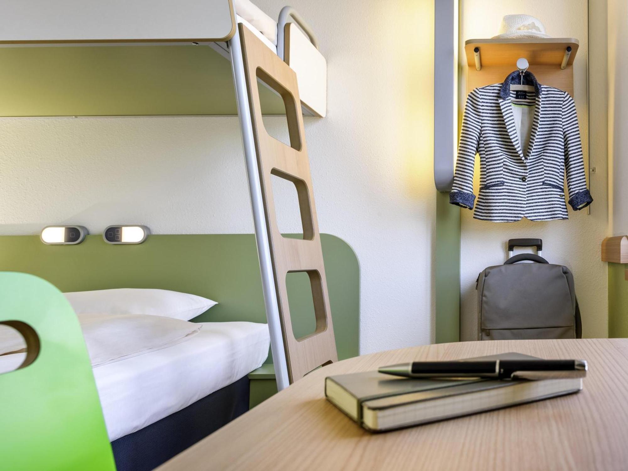 Chambre Standard Avec Trois Lits Simples