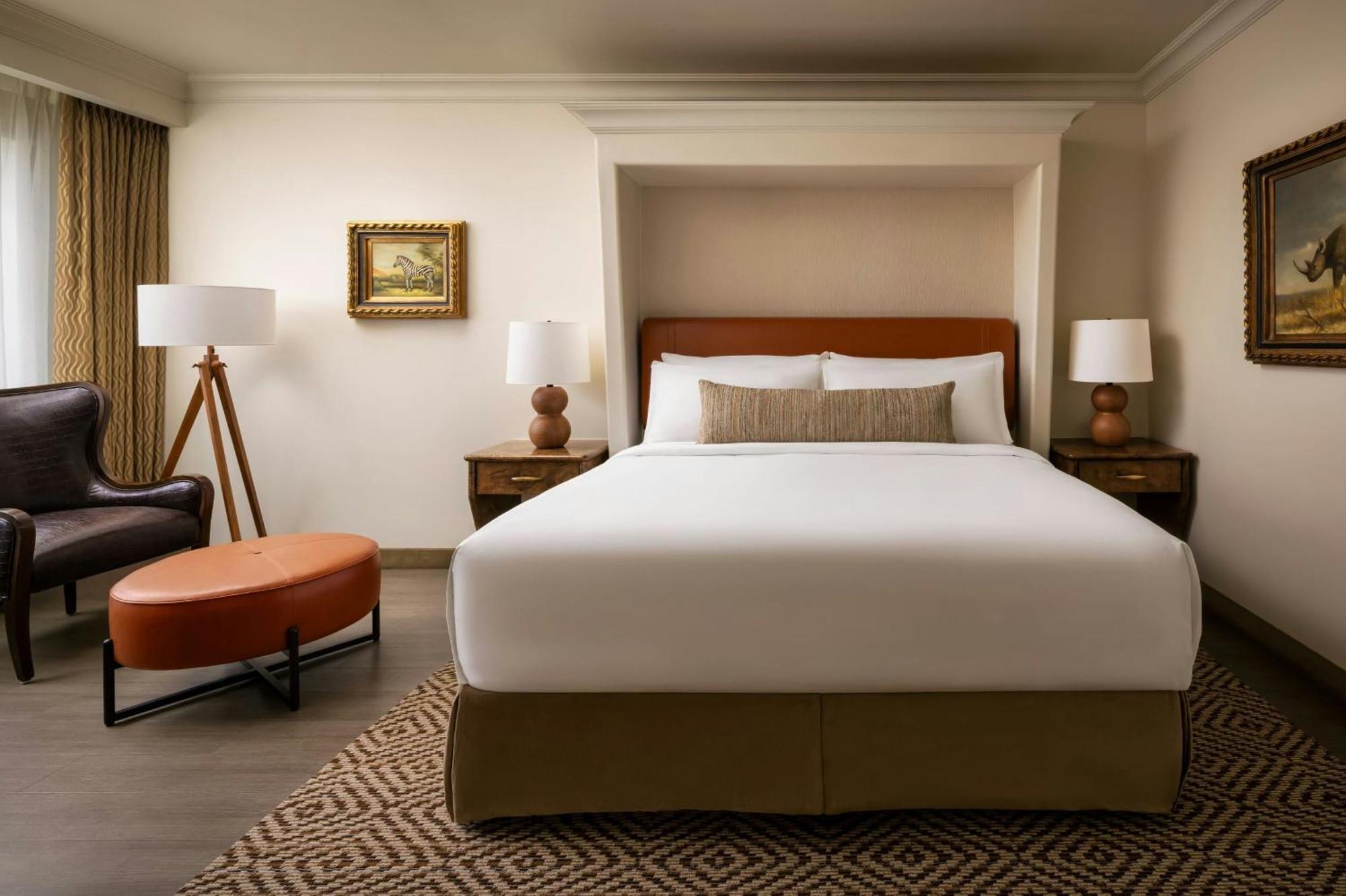 Tower King Room with Roll-in Shower - Mobility and Hearing Accessible