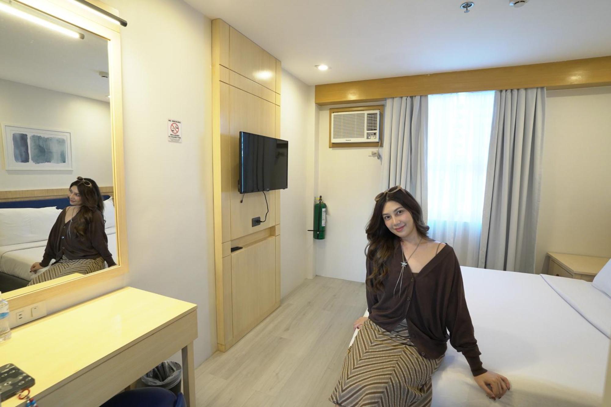 Deluxe Queen Room