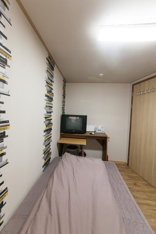 Single Room,177240726:JPEG