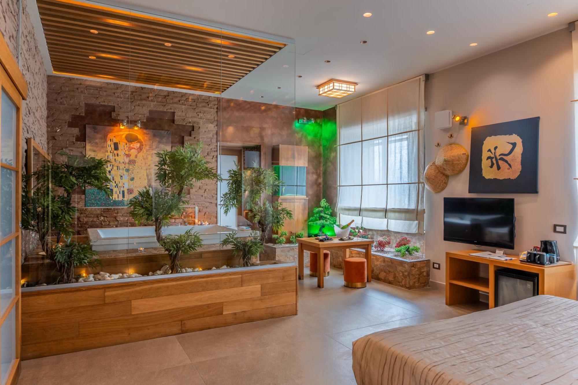 Deluxe Suite with Spa Bath