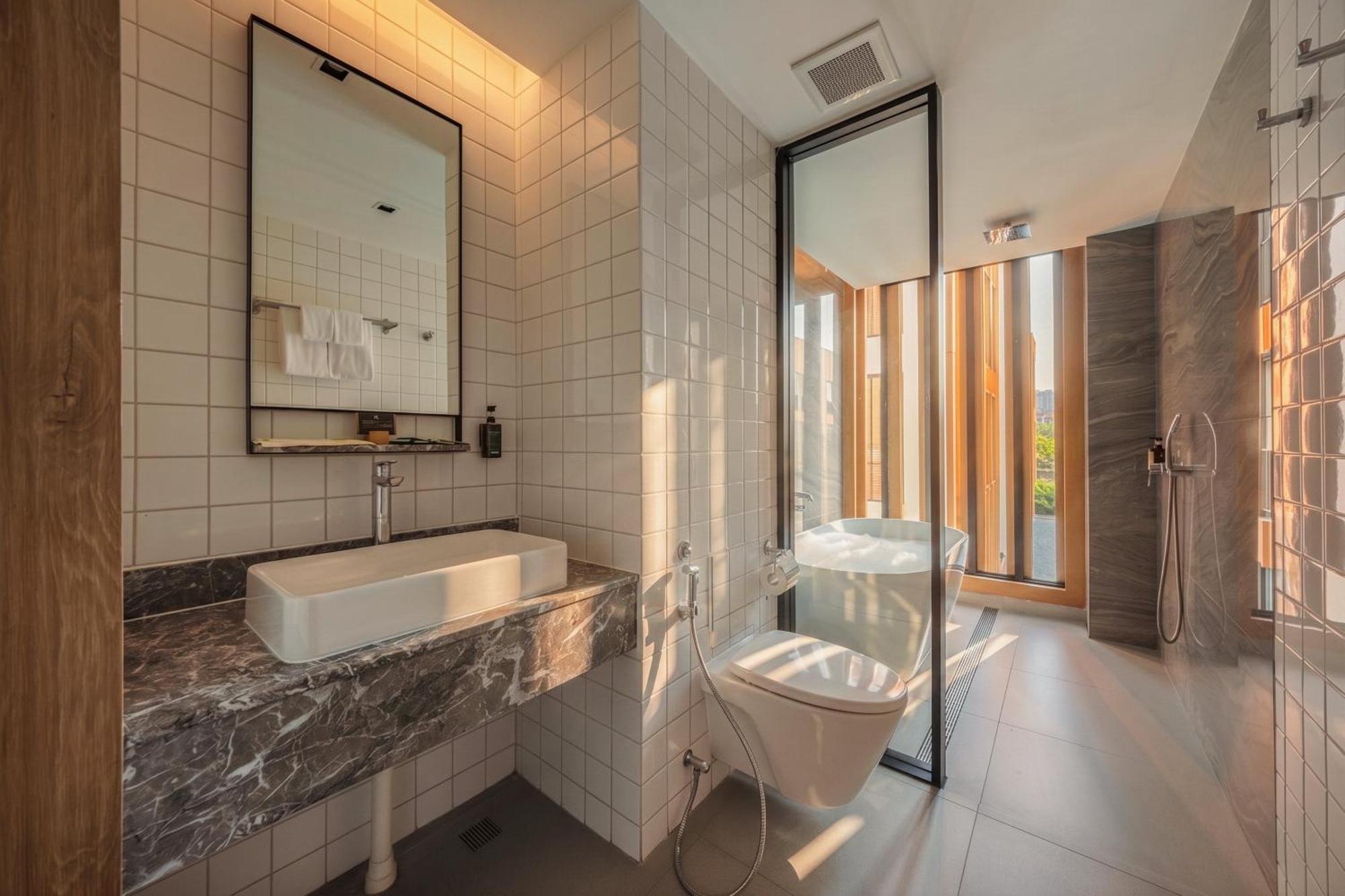 Deluxe King Suite