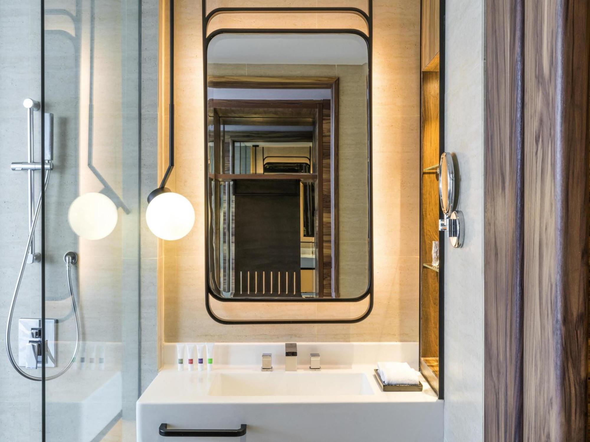 Kamar Swiss Signature King dengan Pemandangan Teluk