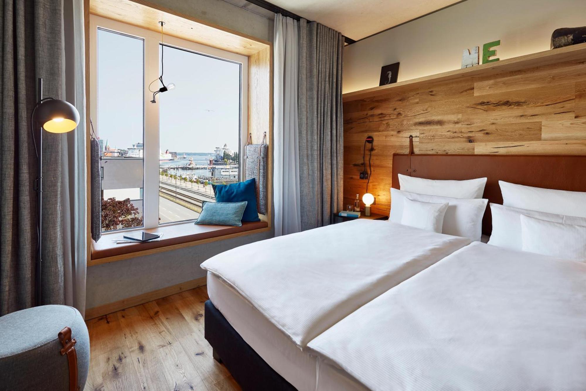 Kamer met Kingsize Bed en Uitzicht op de Haven
