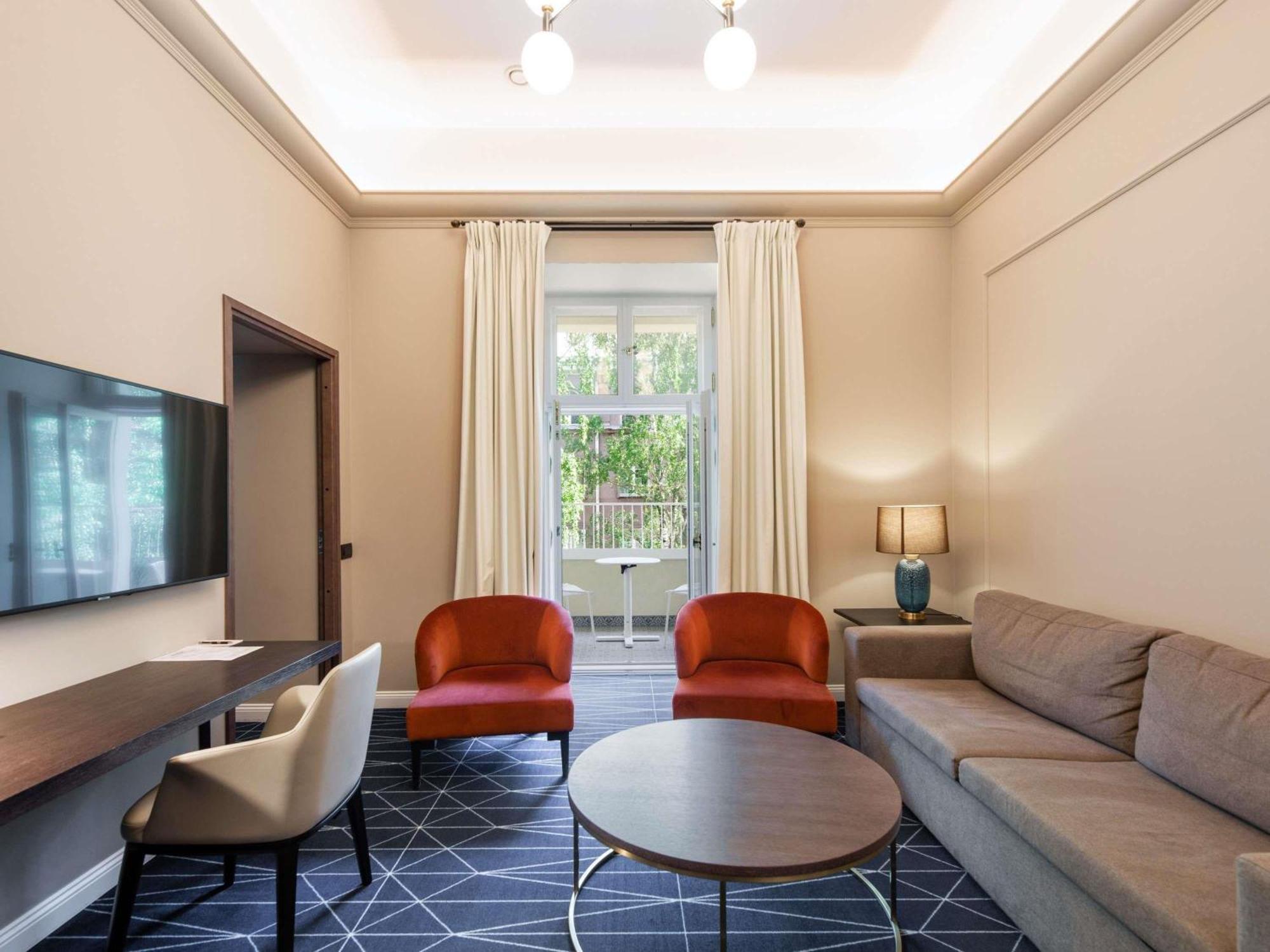 Superior Suite mit einem Doppelbett und Balkon