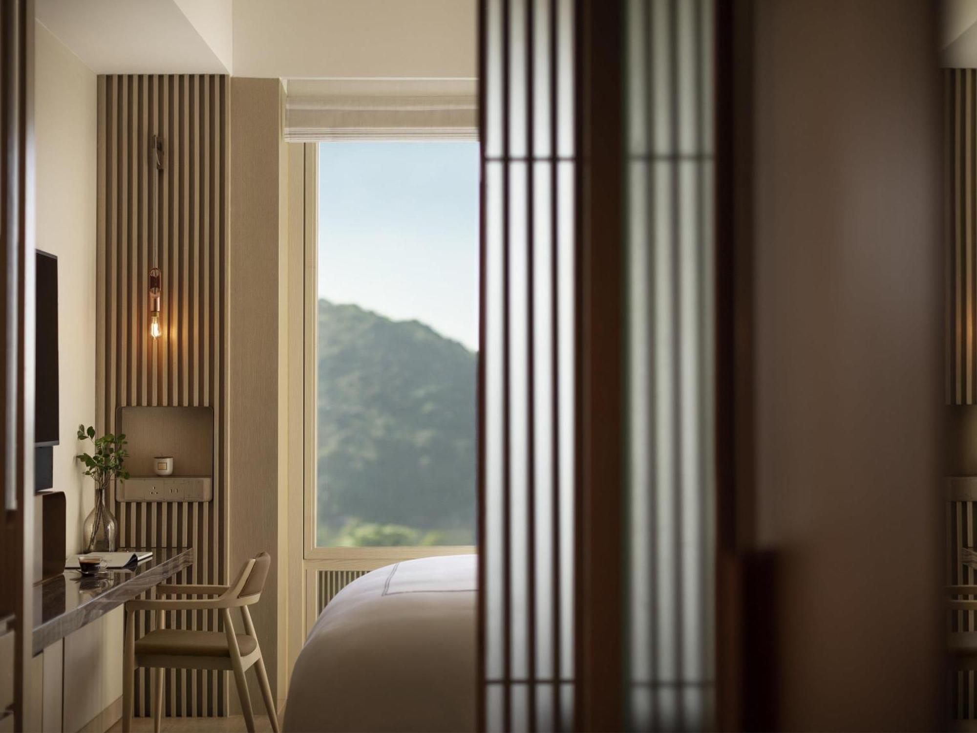 Classic Room 2 Single Beds Urban Oasis view