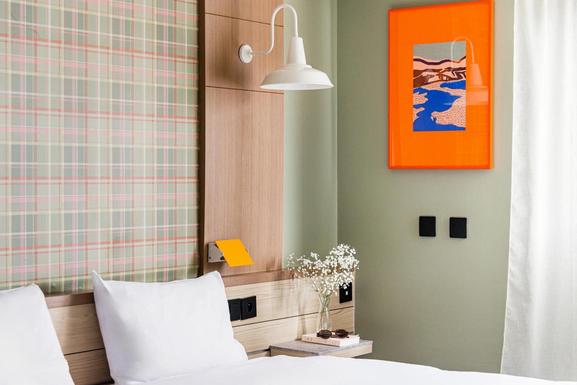 Two Adjacent Double Rooms non communicating