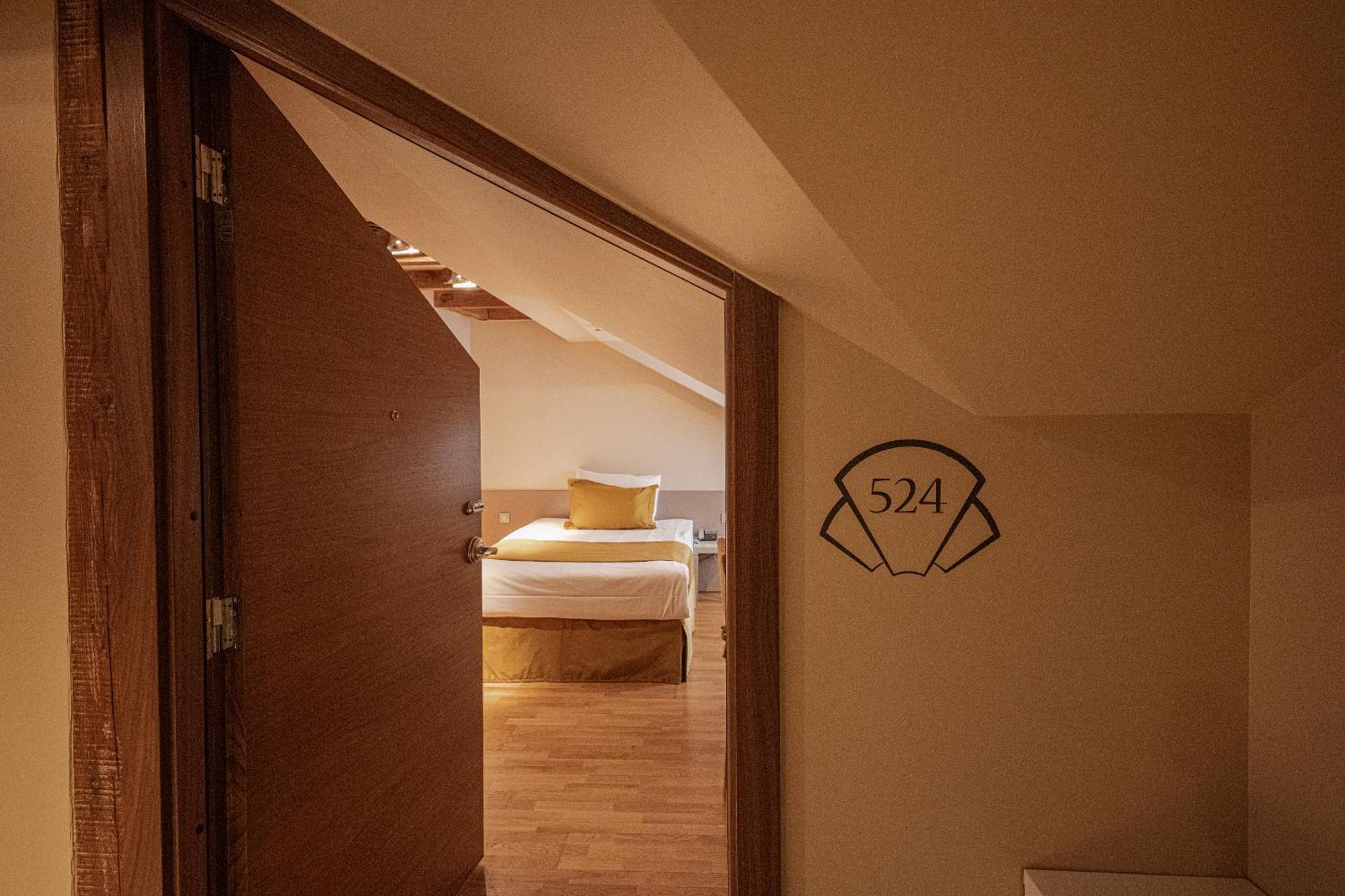 Deluxe Single Room
