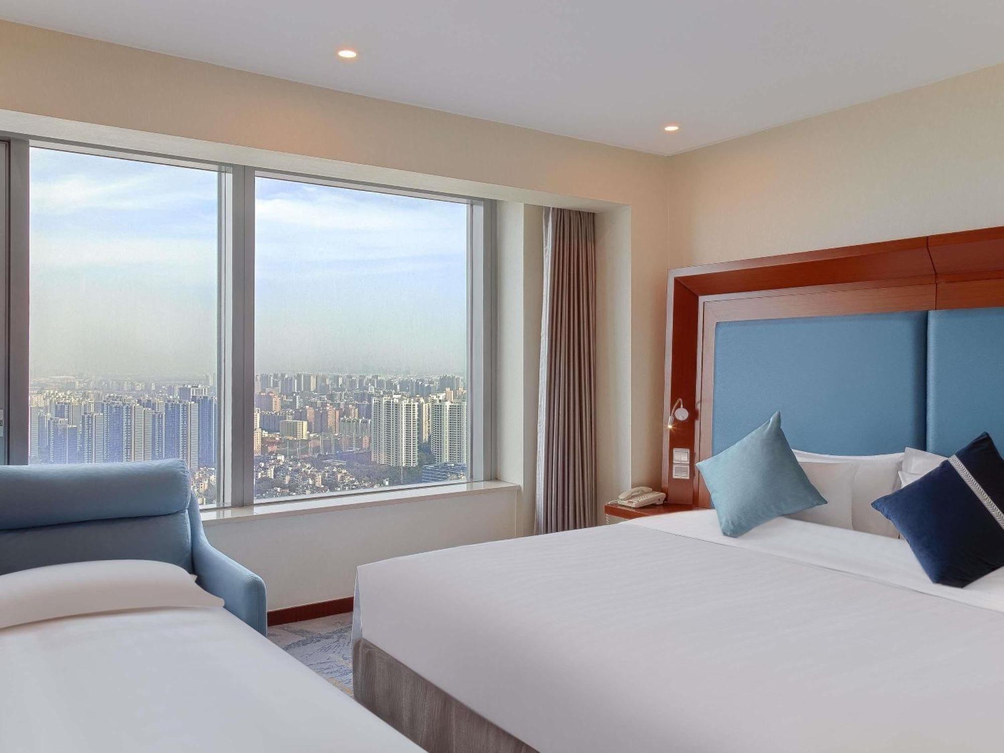 Standard King Room River Side or Non-Smoking